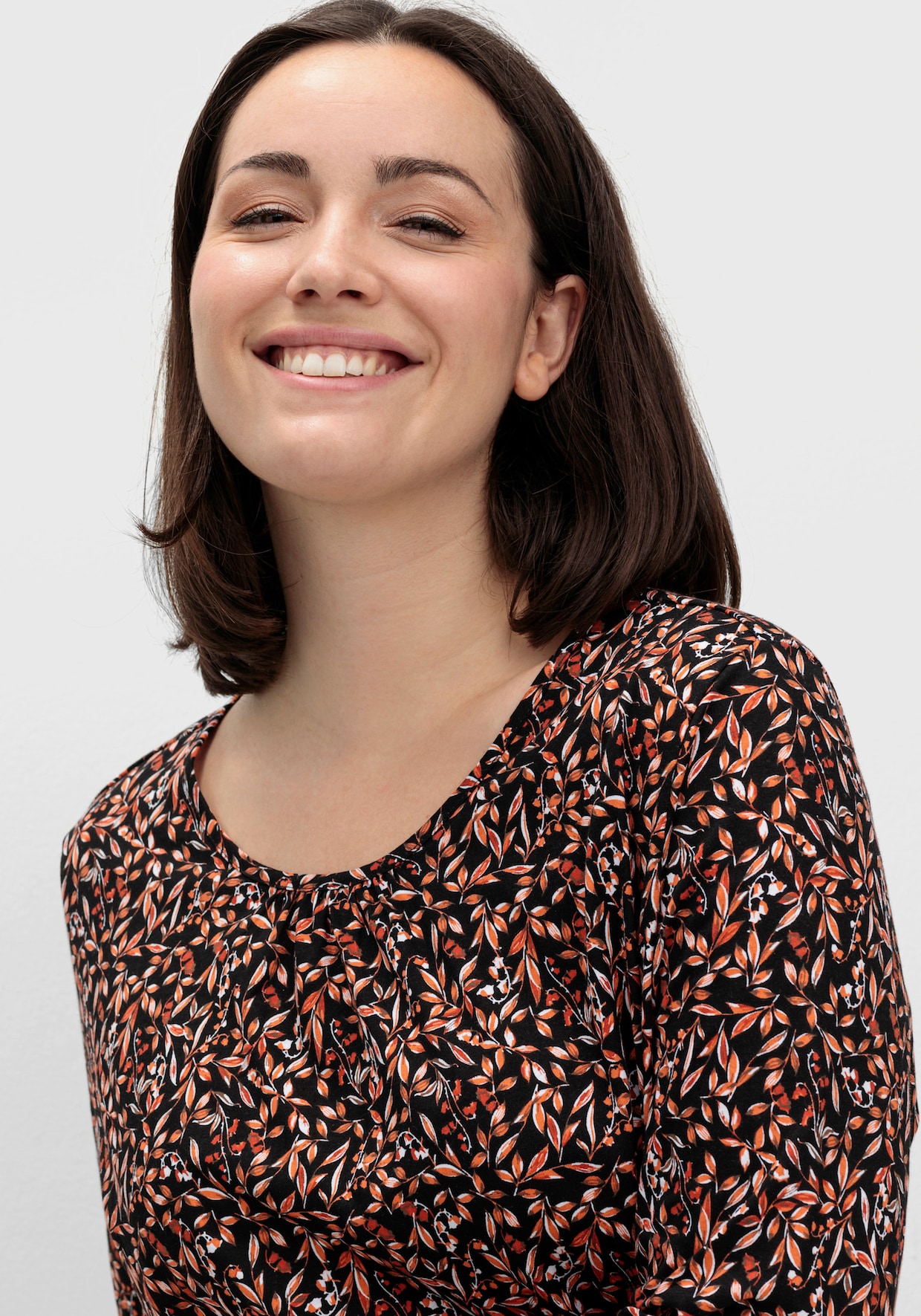 Langarmshirt mit Blüten-Dessin - schwarz-rostrot-bedruckt