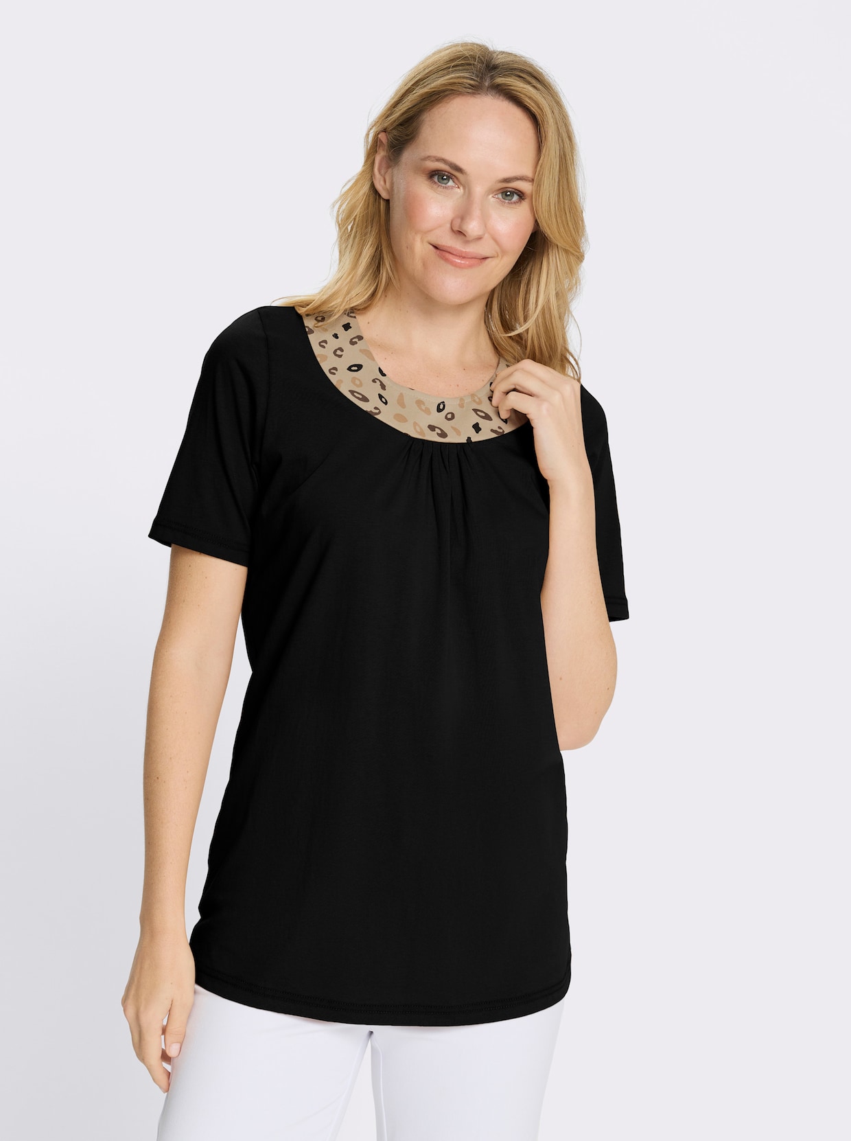 Longshirt mit Leo-Druck - schwarz