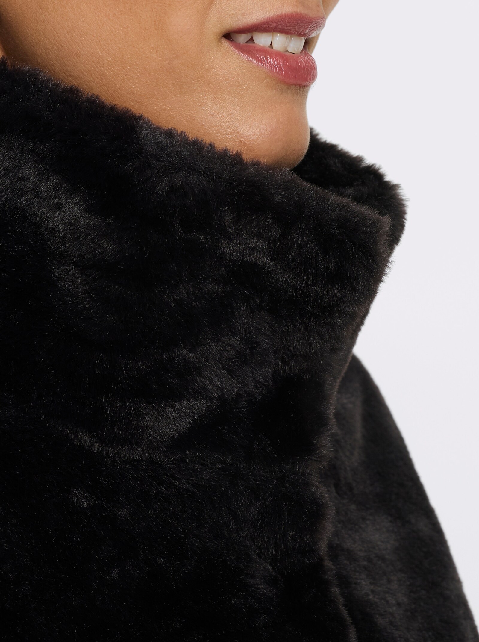 heine Fellimitatjacke mit Stehkragen - schwarz