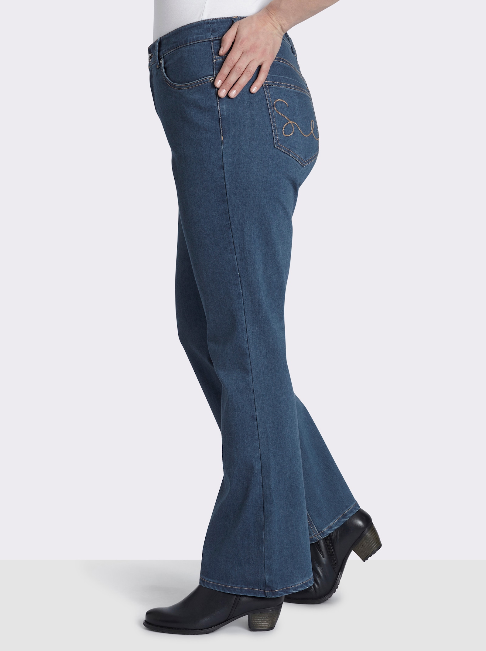 sheego Bootcut-Jeans in 5-Pocket-Form - blue-stone-washed