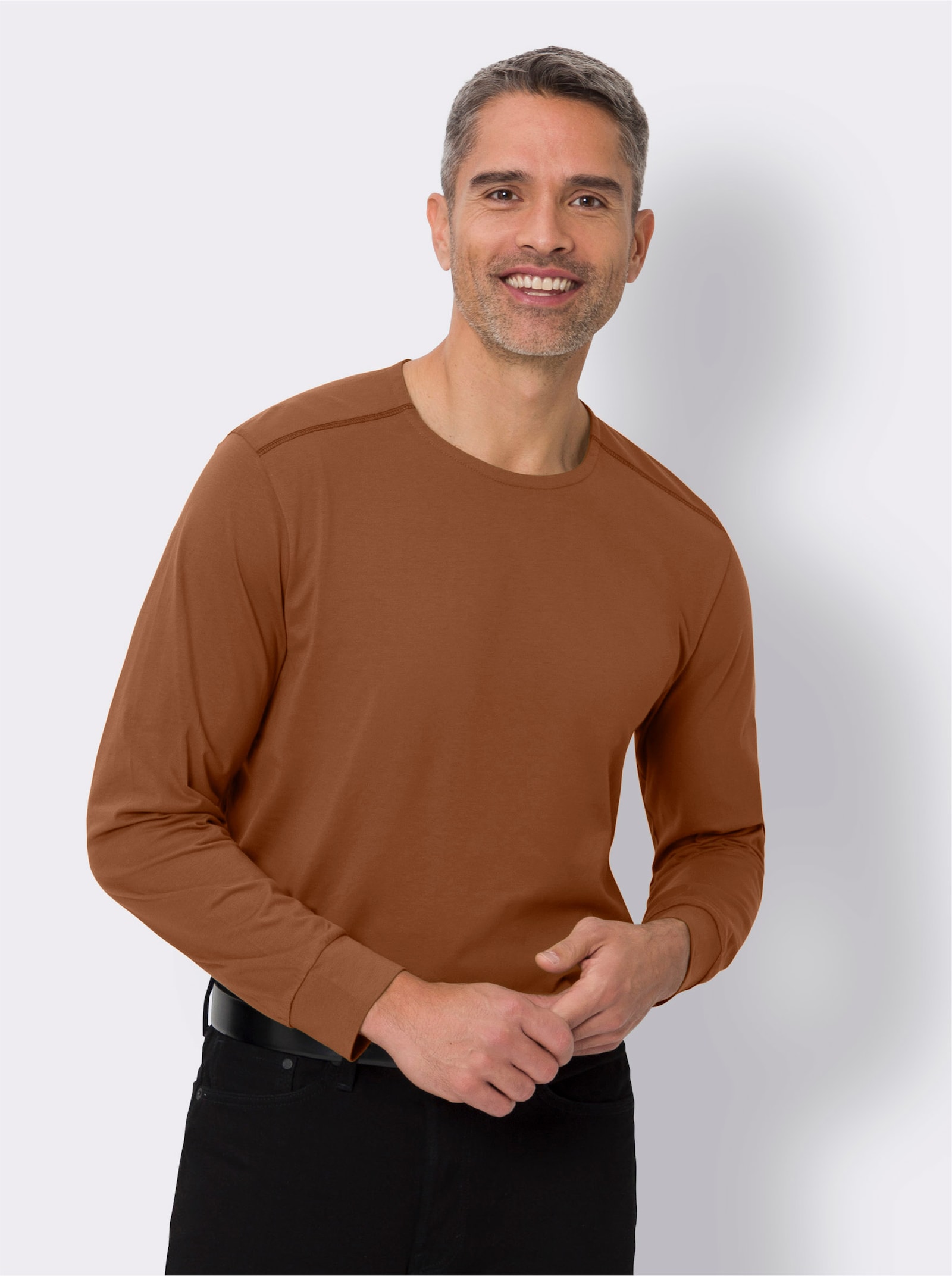 Rundhalsshirt mit Bündchen an den Ärmeln - cognac