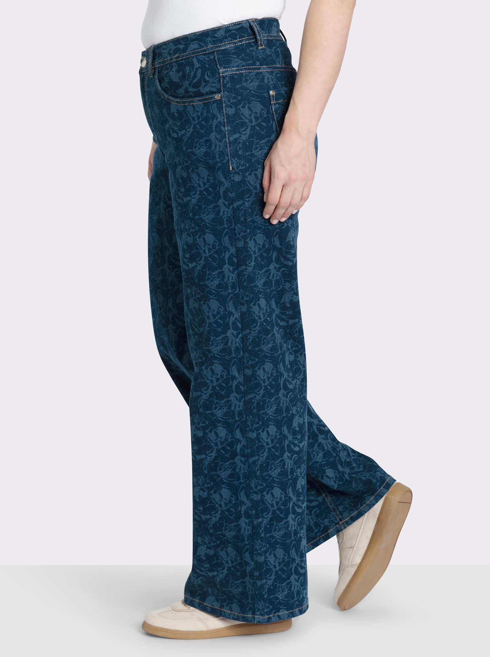 sheego Jeans mit floralem Laserprint - dark blue-gemustert