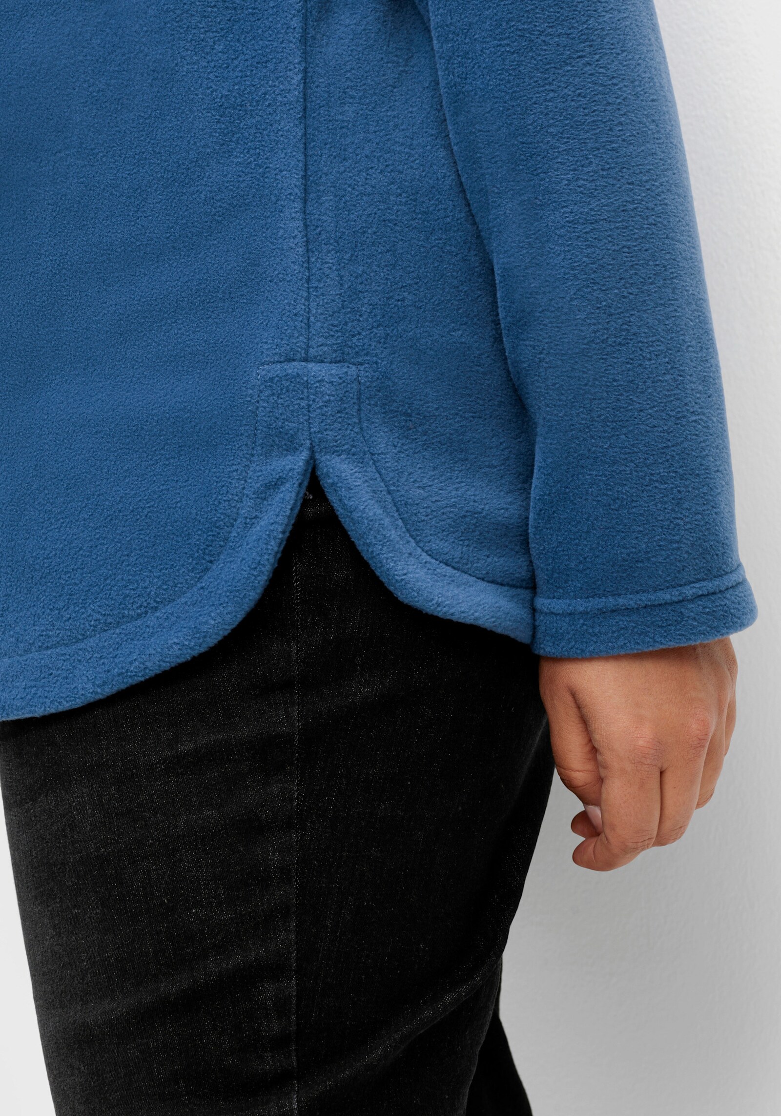 Fleeceshirt mit abgerundetem Saum - jeansblau