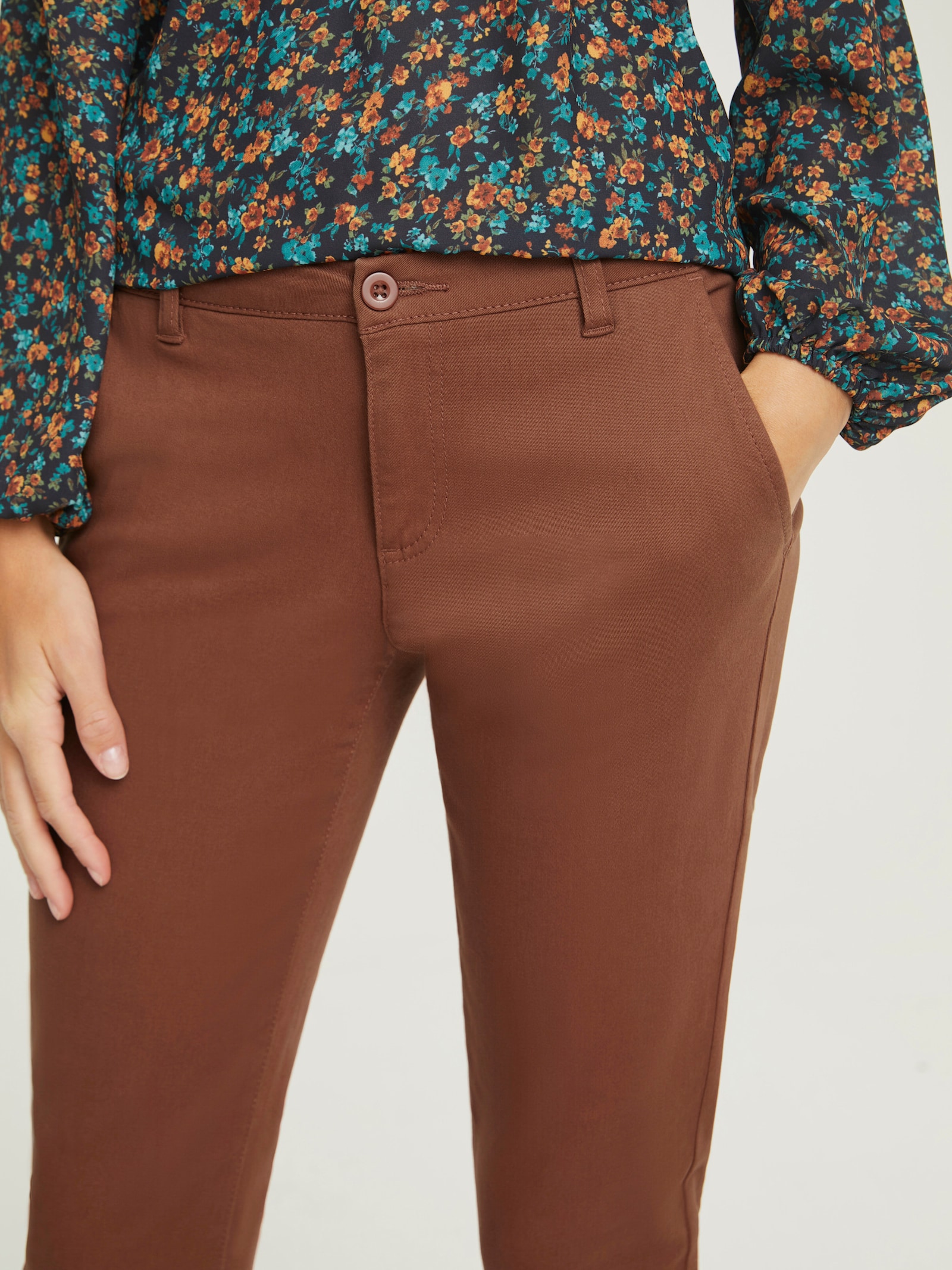 heine Röhrenhose mit Taschen vorne - cappuccino