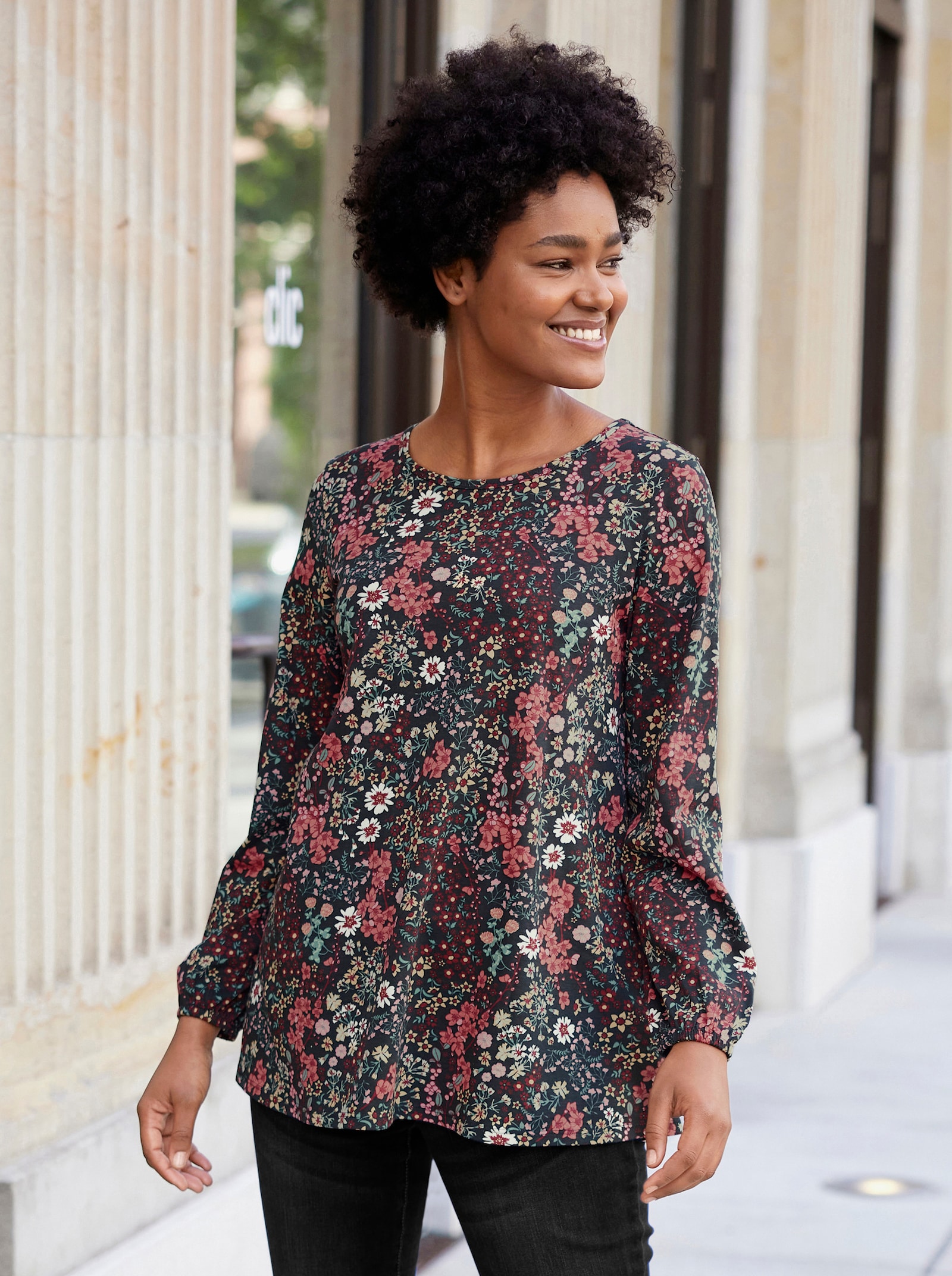 Shirt met ronde hals in bloemdessin - zwart/rood geprint