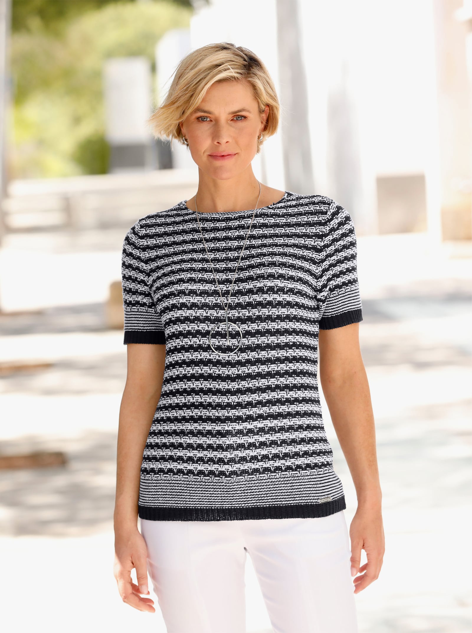 Kurzarmpullover aus Bändchengarn - marine-weiss-gemustert