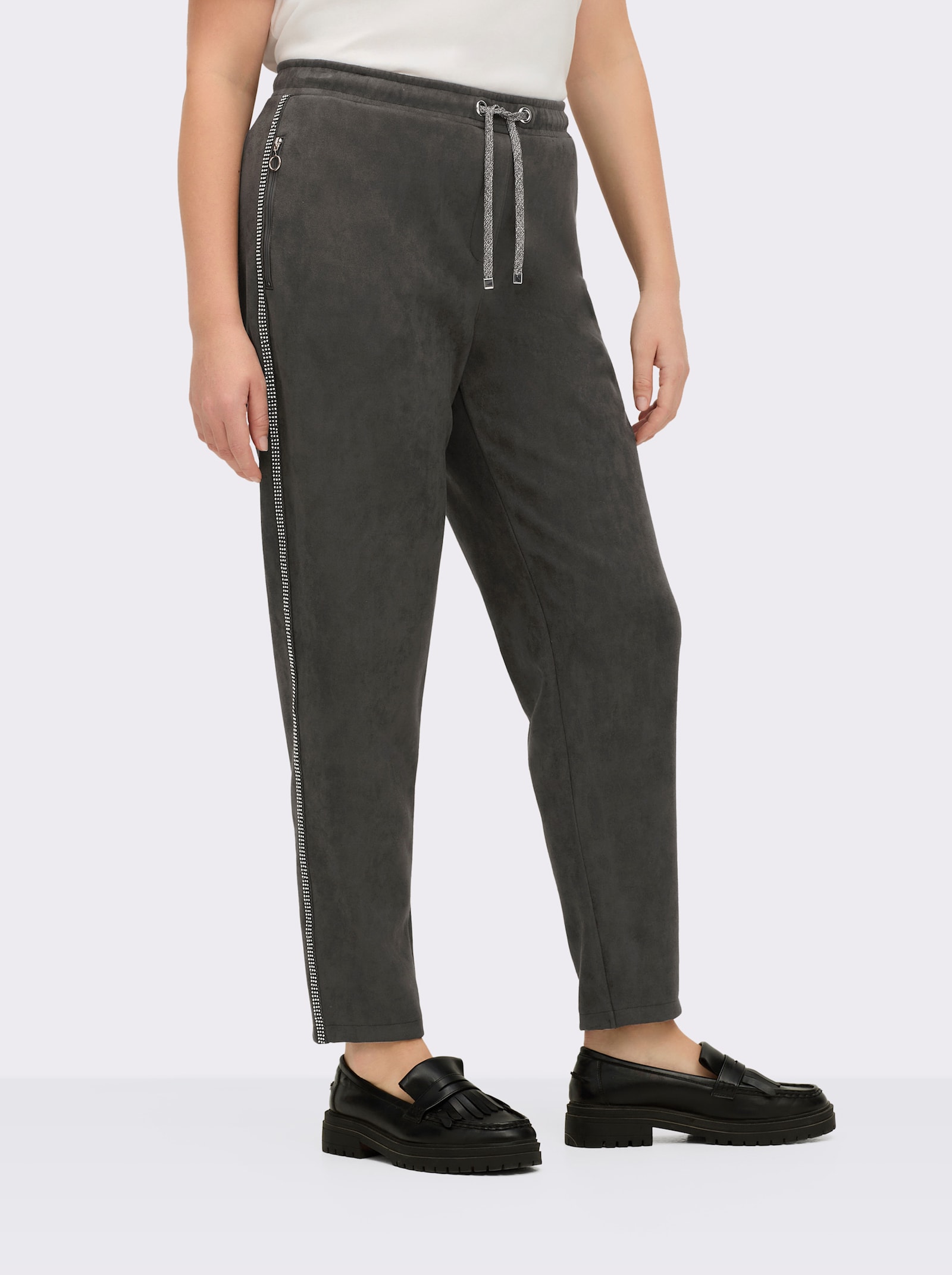 sheego Jogg Pants in Veloursleder-Optik, mit Galonstreifen - graphit