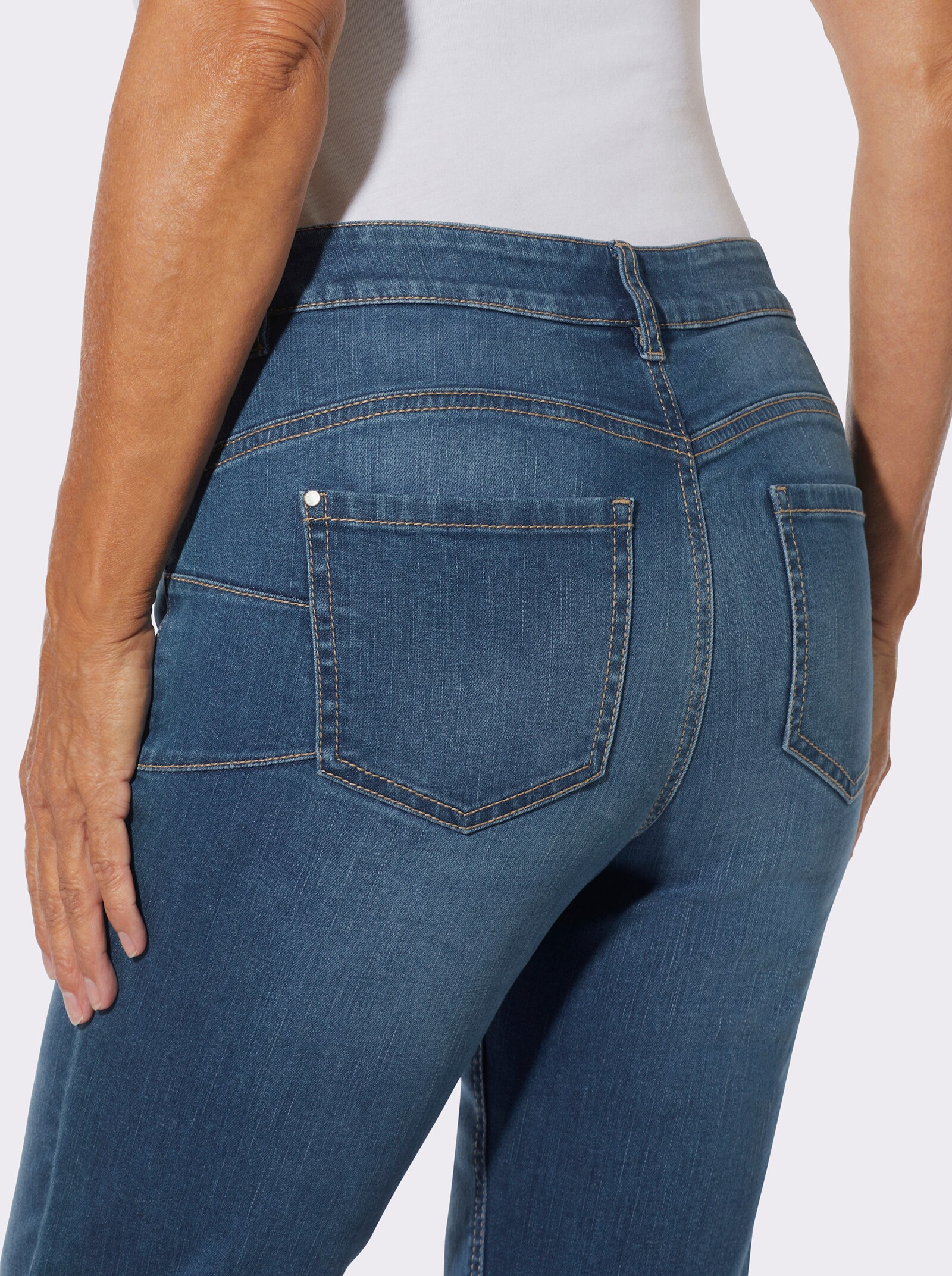 Push-up-Jeans mit Abnähern hinten - blue-stone-washed