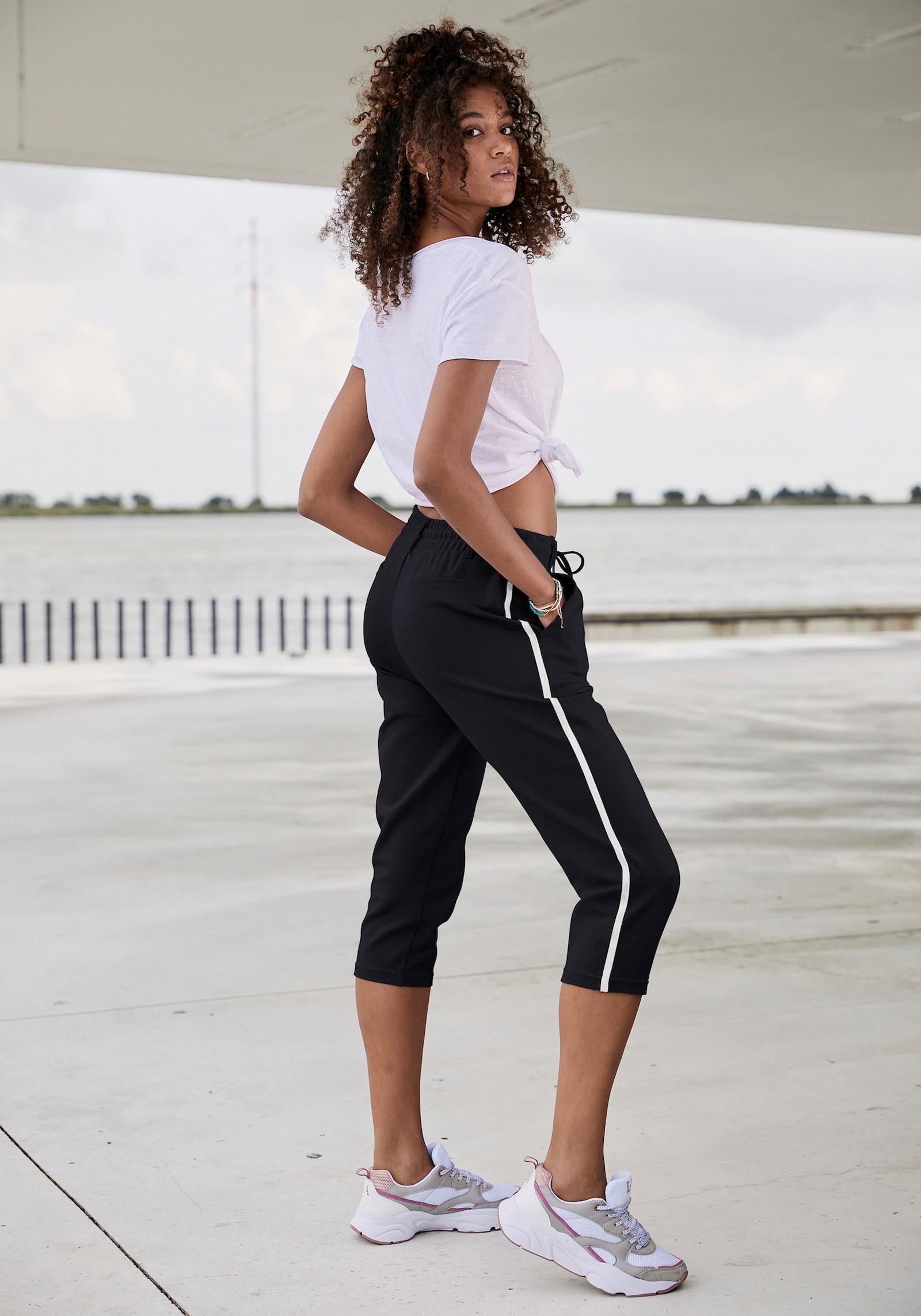 LASCANA Caprihose - schwarz