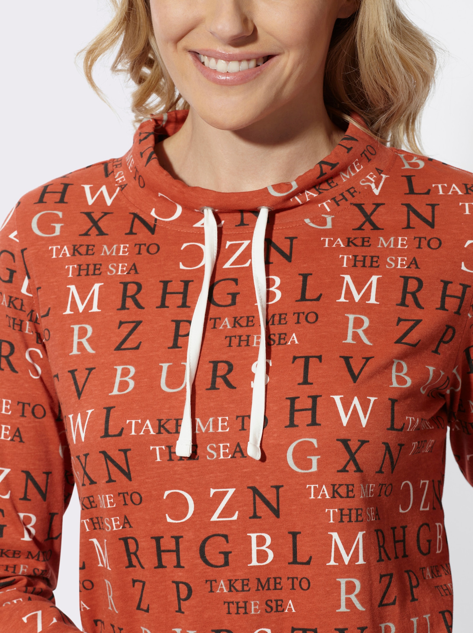 Stehkragenshirt mit Buchstabendruck - rostrot-ecru-bedruckt