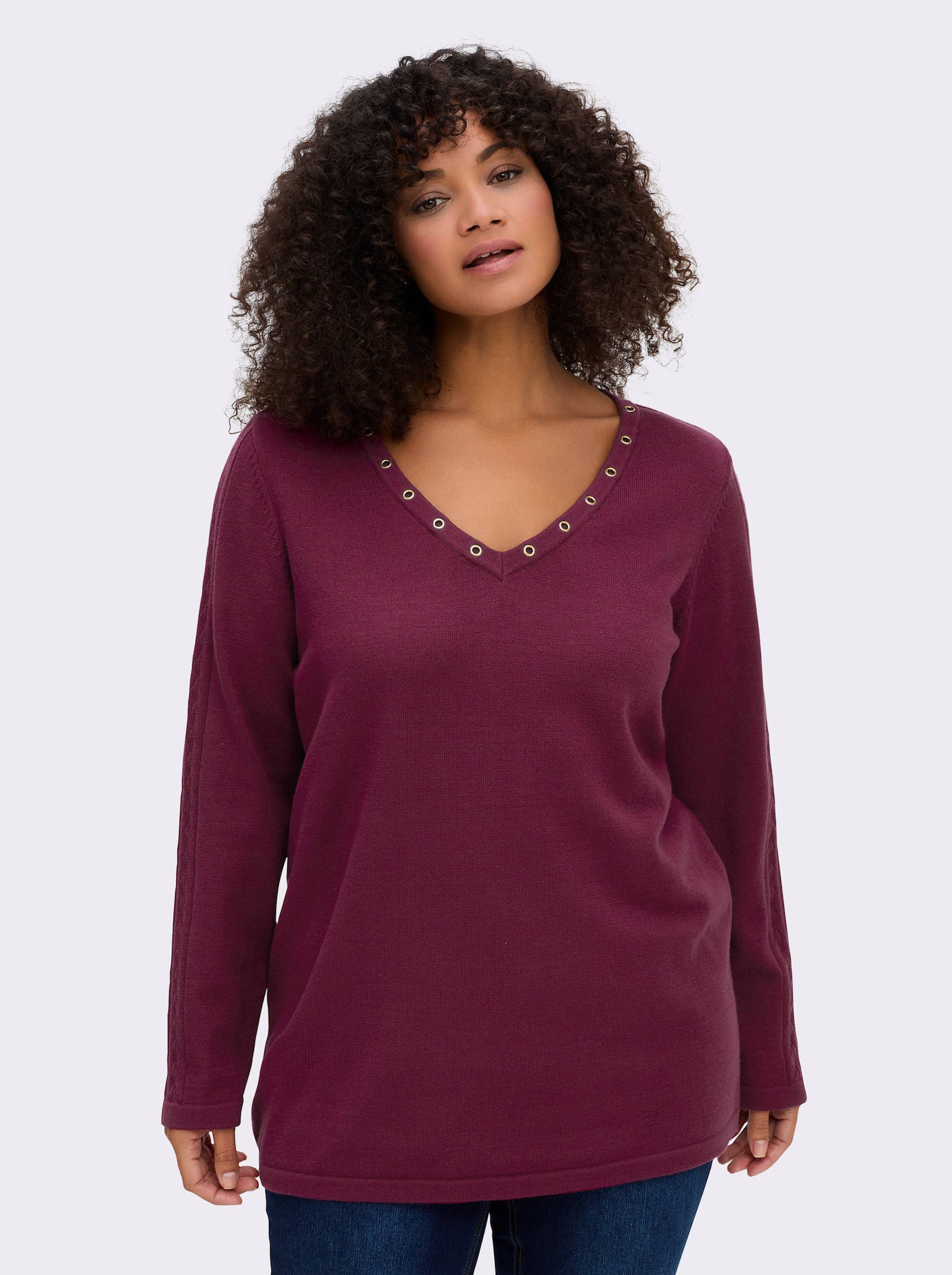 sheego Pullover mit tiefem V-Ausschnitt und Ösenverzierung - bordeaux