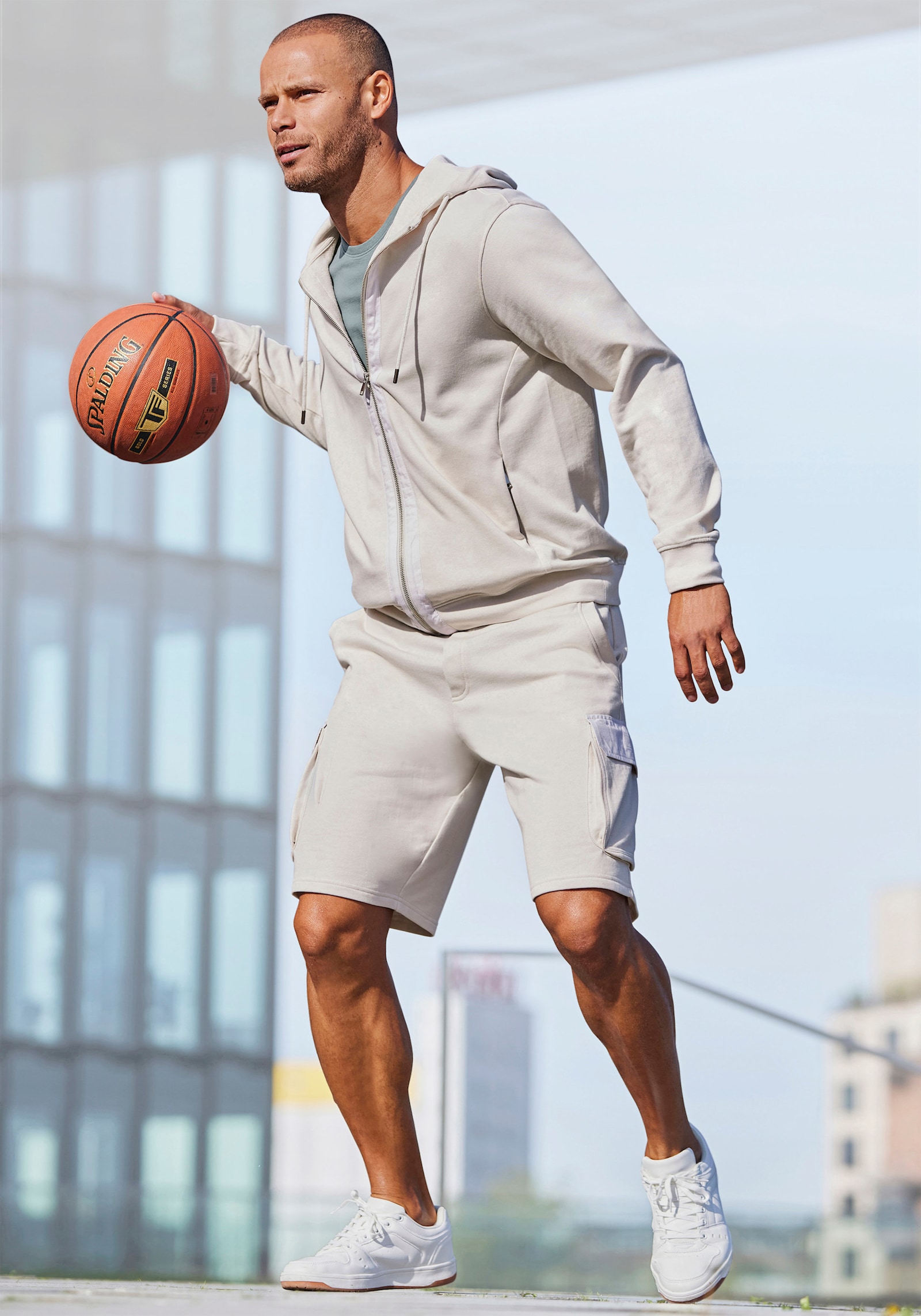 AUTHENTIC LE JOGGER Sweatshorts - creme