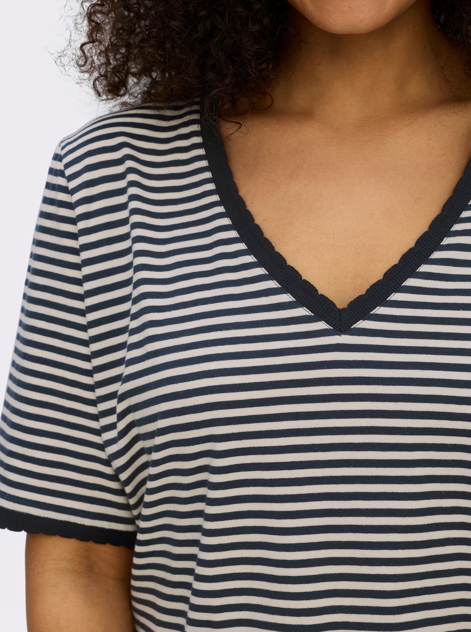 sheego Ringelshirt mit Ajour-Strickband - ecru-tiefblau-geringelt