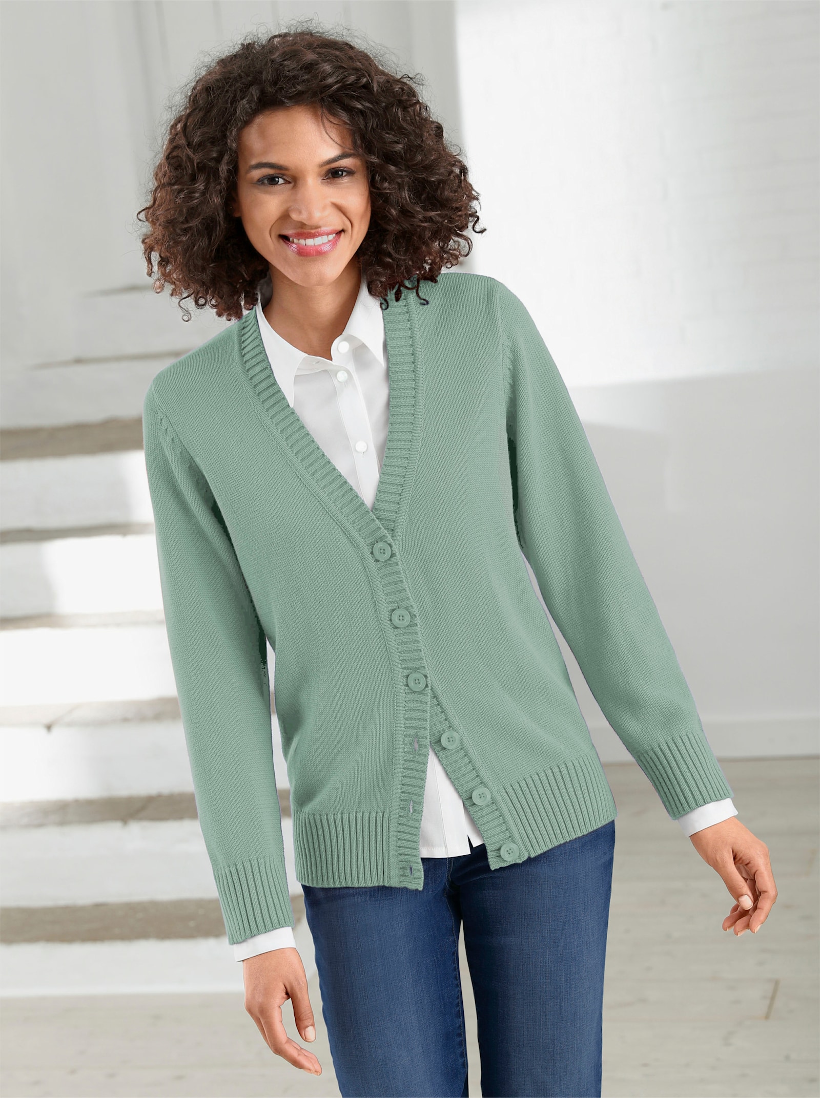 Strickjacke mit farblich abgestimmten Knöpfen - kalkmint