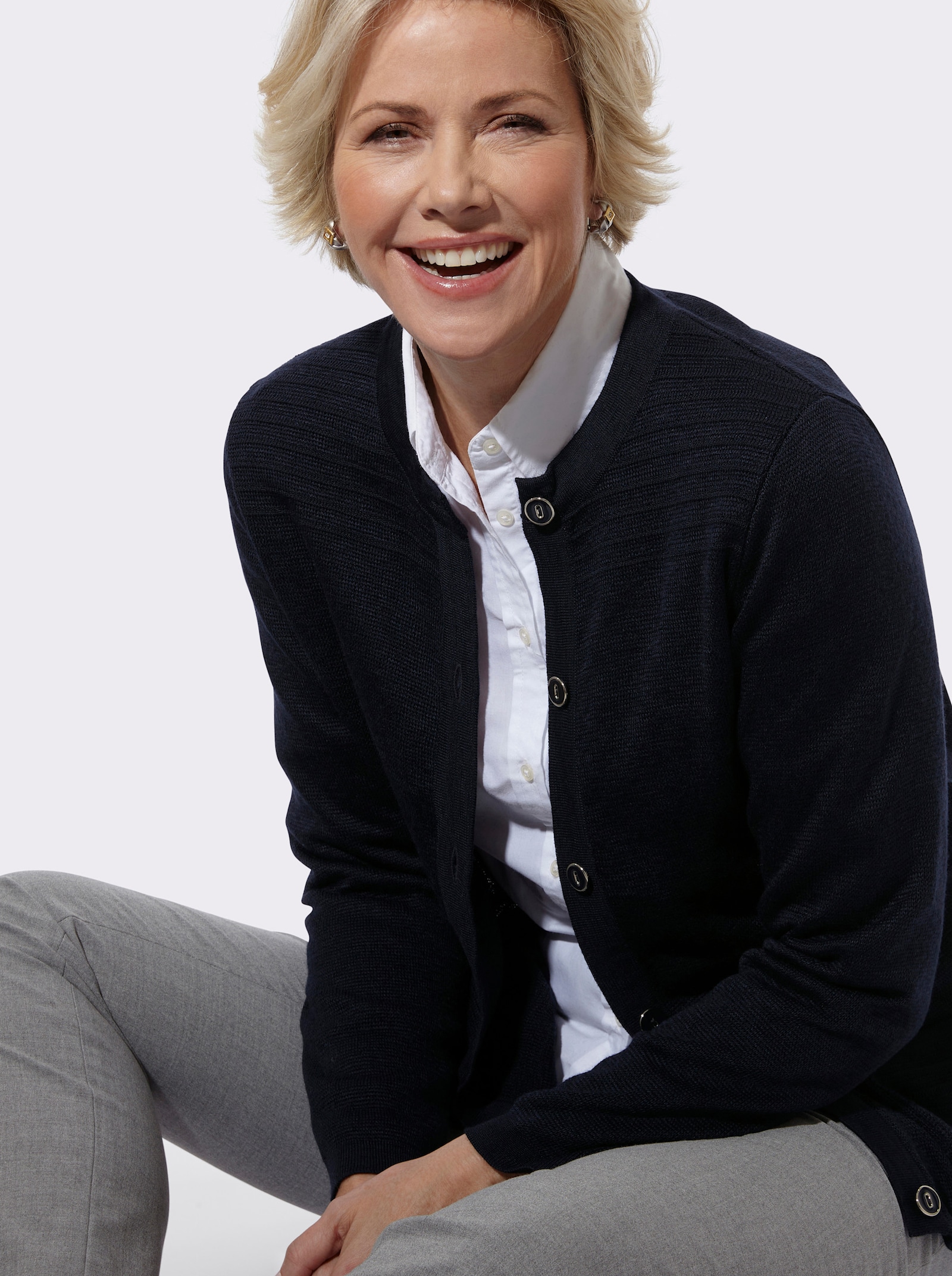 Strickjacke mit Schmuckknöpfen - marine