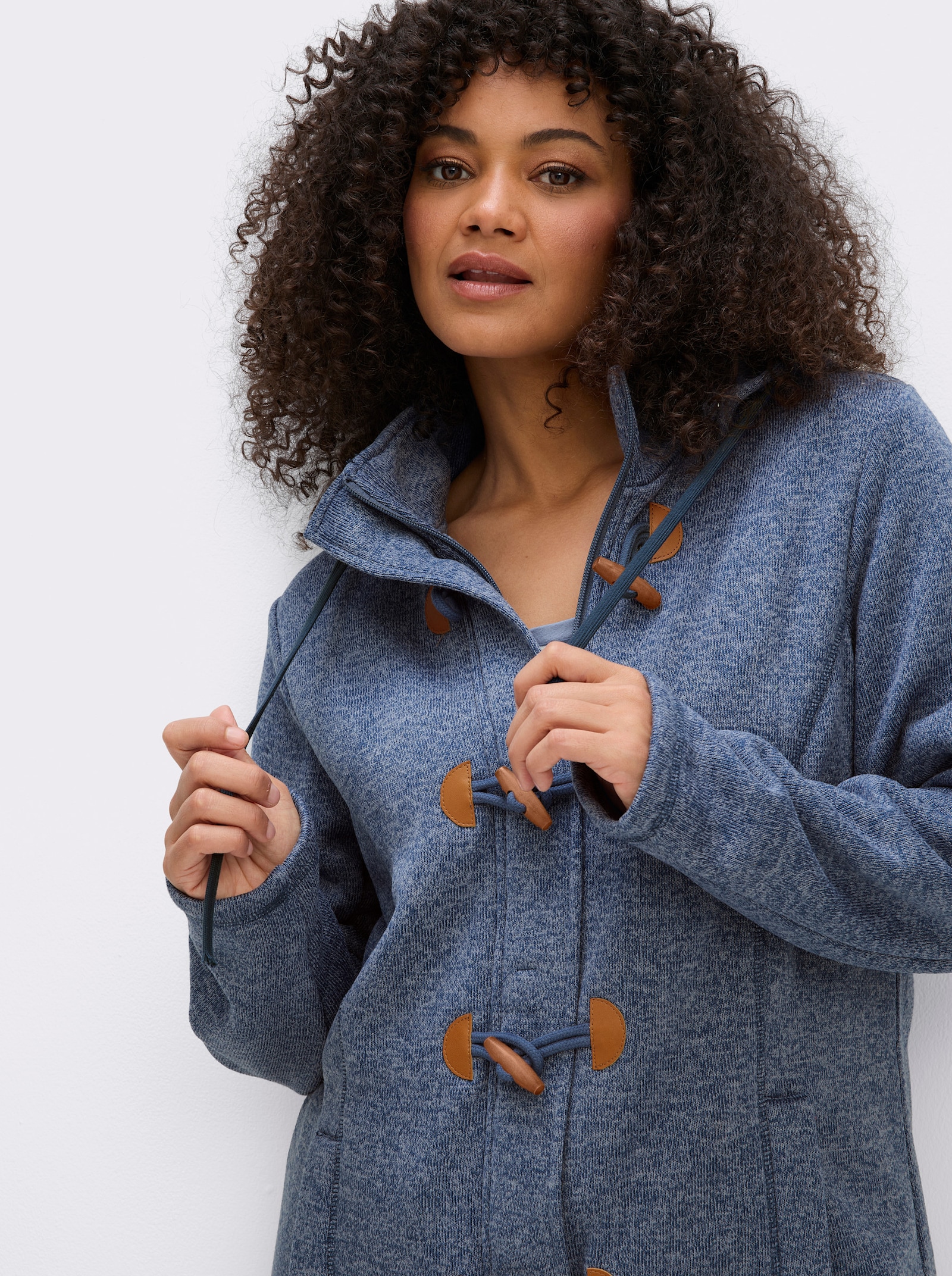 sheego Strickfleecejacke mit Knebelverschlüssen - rauchblau-taubenblau