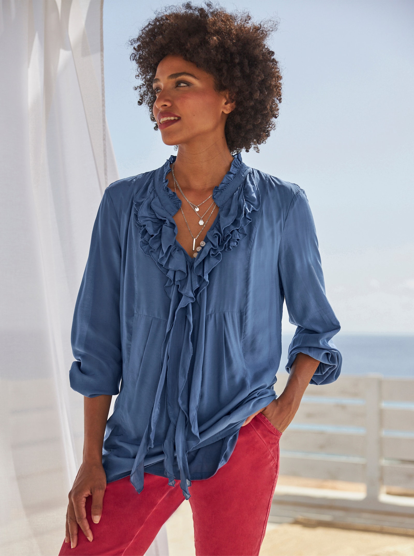 heine Volantbluse mit mattem Glanz - jeansblau