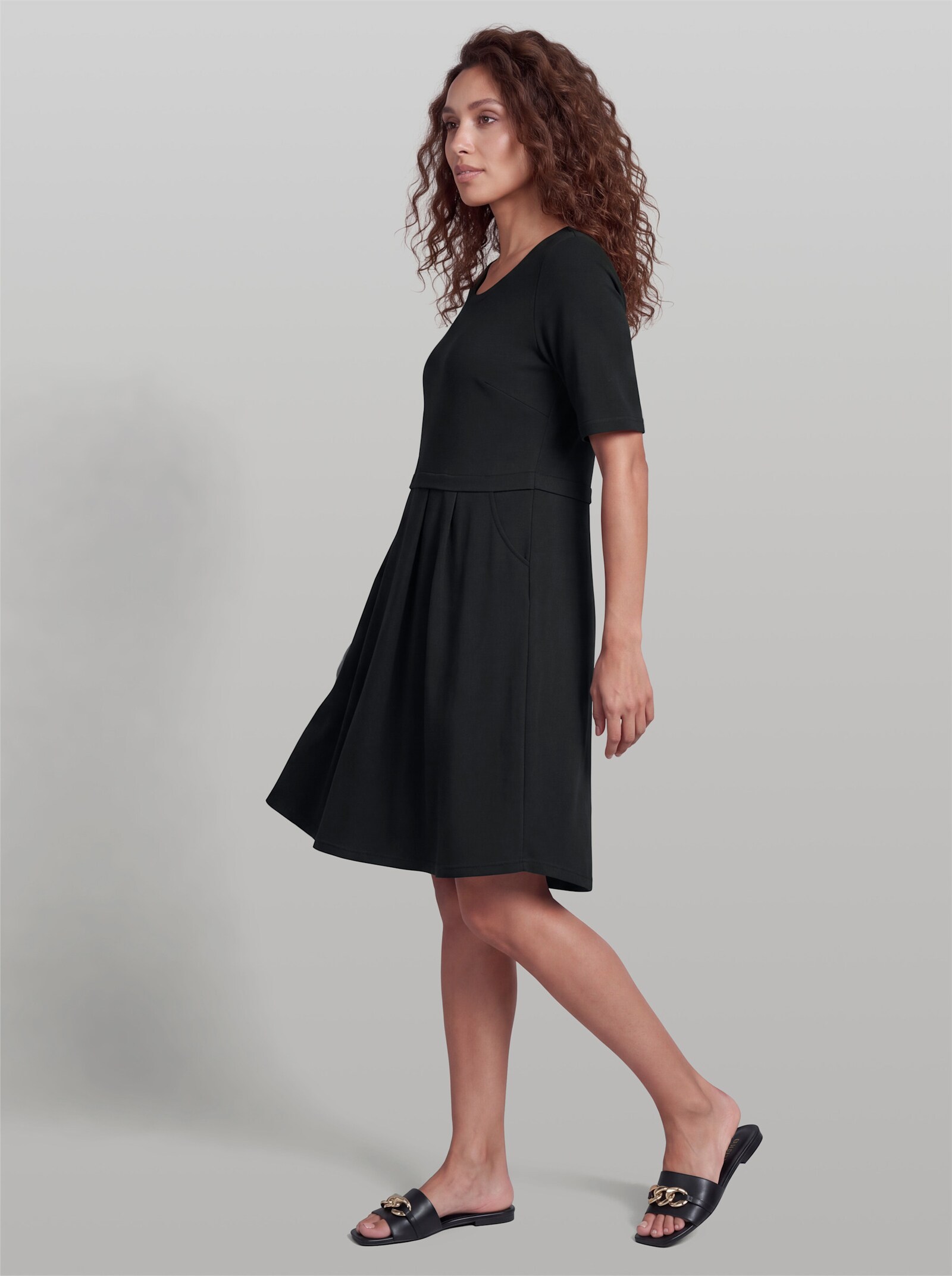 heine Sweatkleid mit Teilungsnaht - schwarz