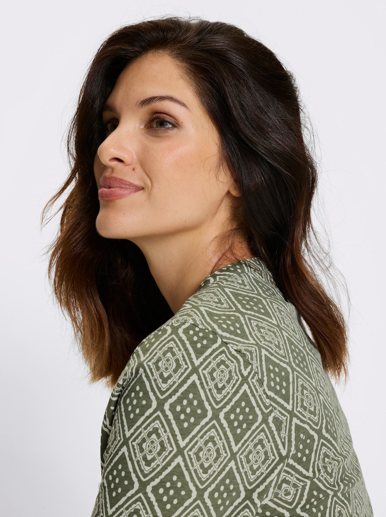 Kurzarmshirt mit Ethno-Druck - khaki-ecru-bedruckt