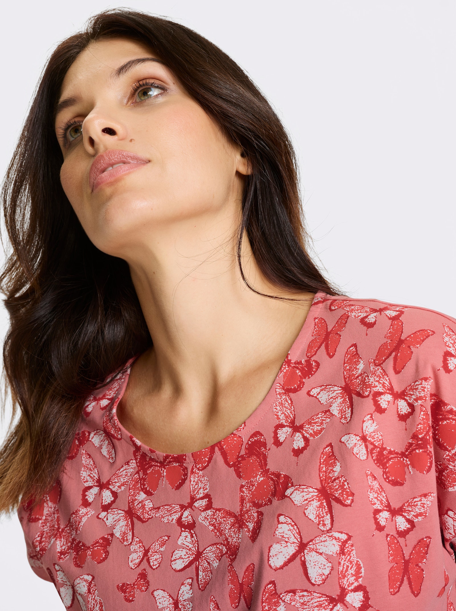 Kurzarmshirt mit Schmetterlingsdruck - flamingo-erdbeere