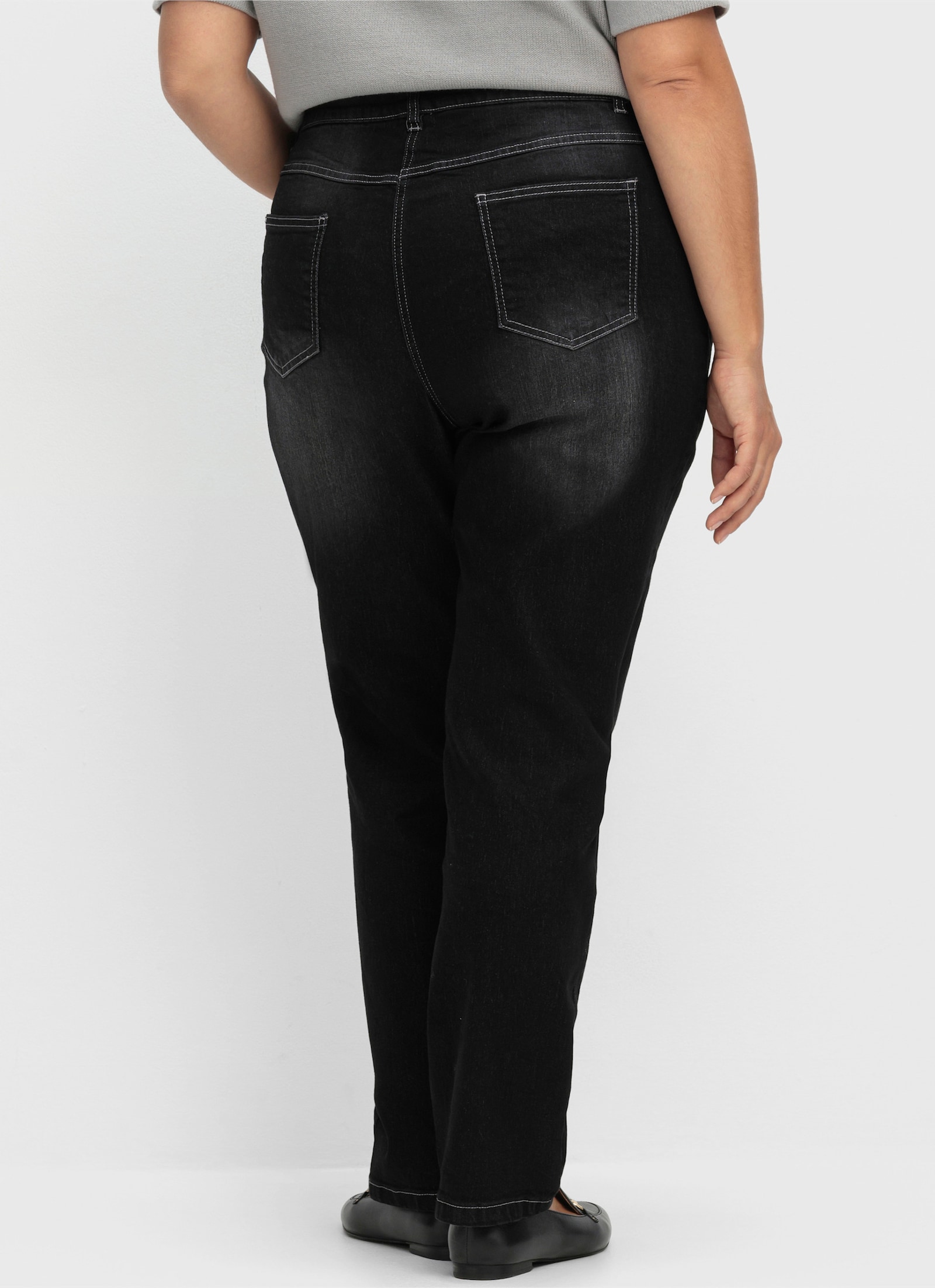 High-waist-Jeans mit innenliegendem Dehnbund - black denim