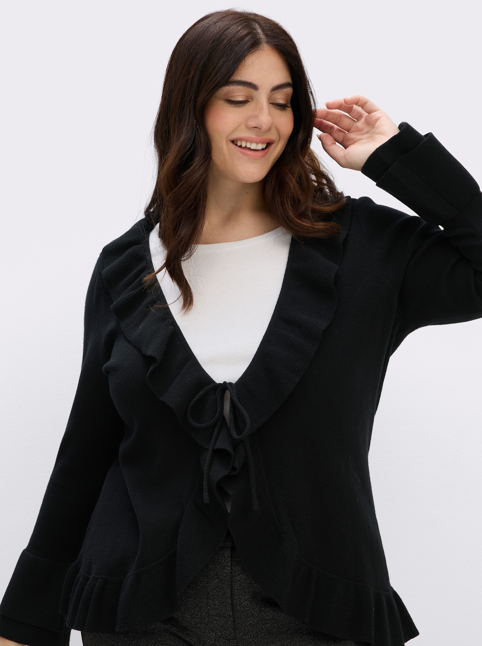 sheego Shirtjacke mit Rüschen - schwarz