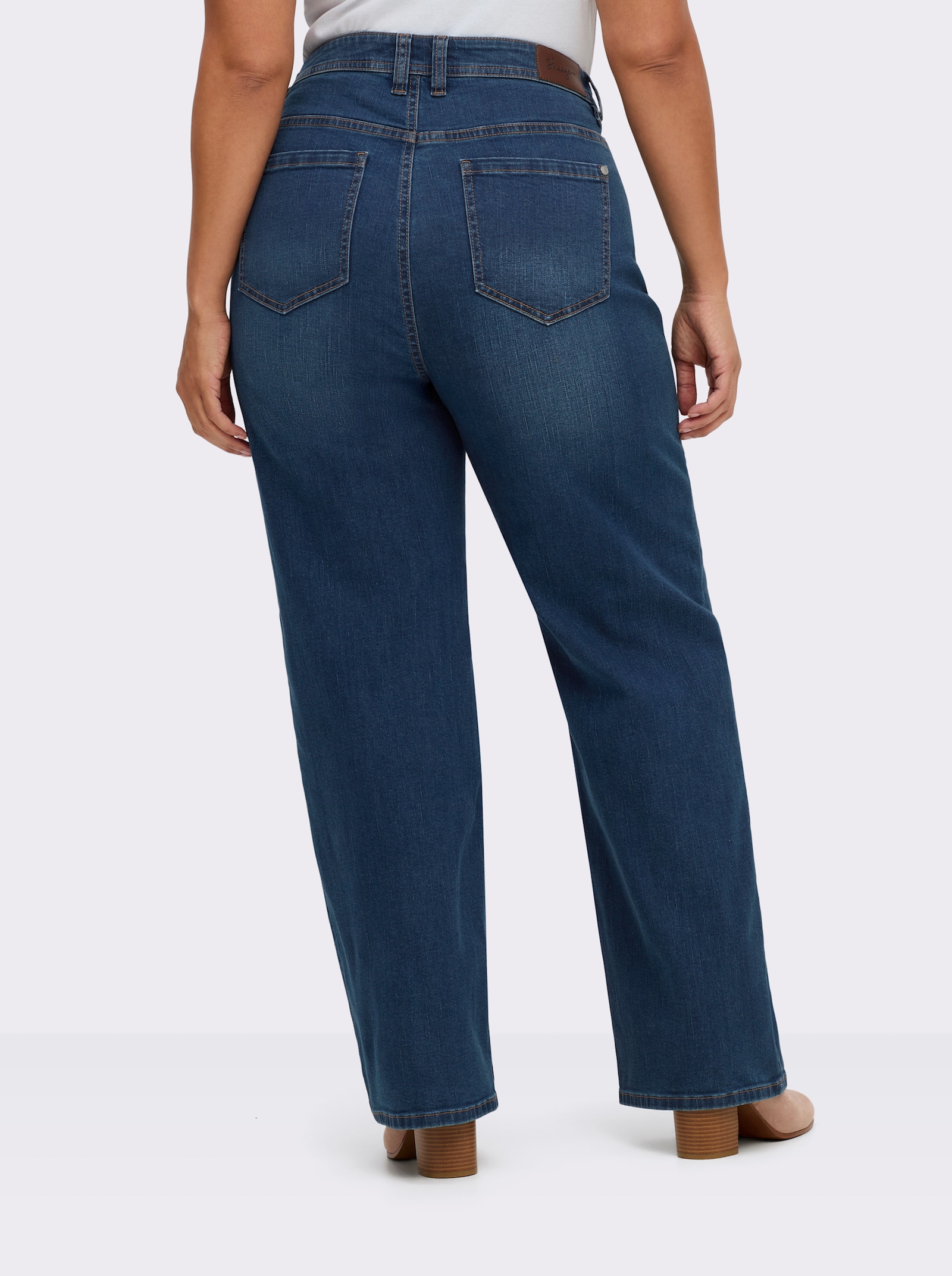 sheego Gerade Jeans bei schmalerer Taille und viel Po - blue-stone-washed