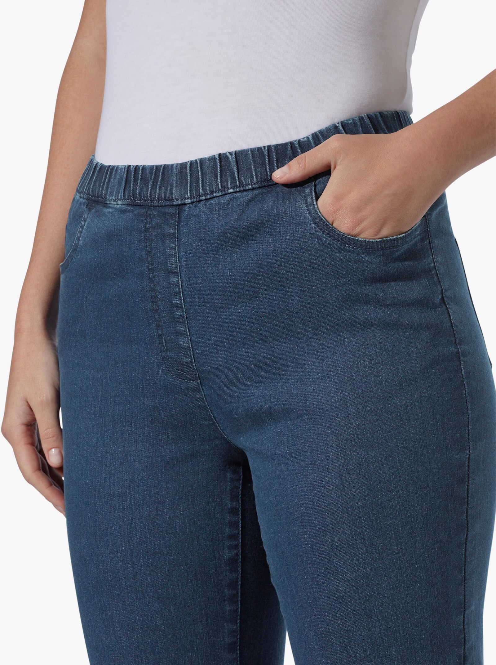 Caprijeans mit Glitzersteinchen-Deko - blue-stone-washed