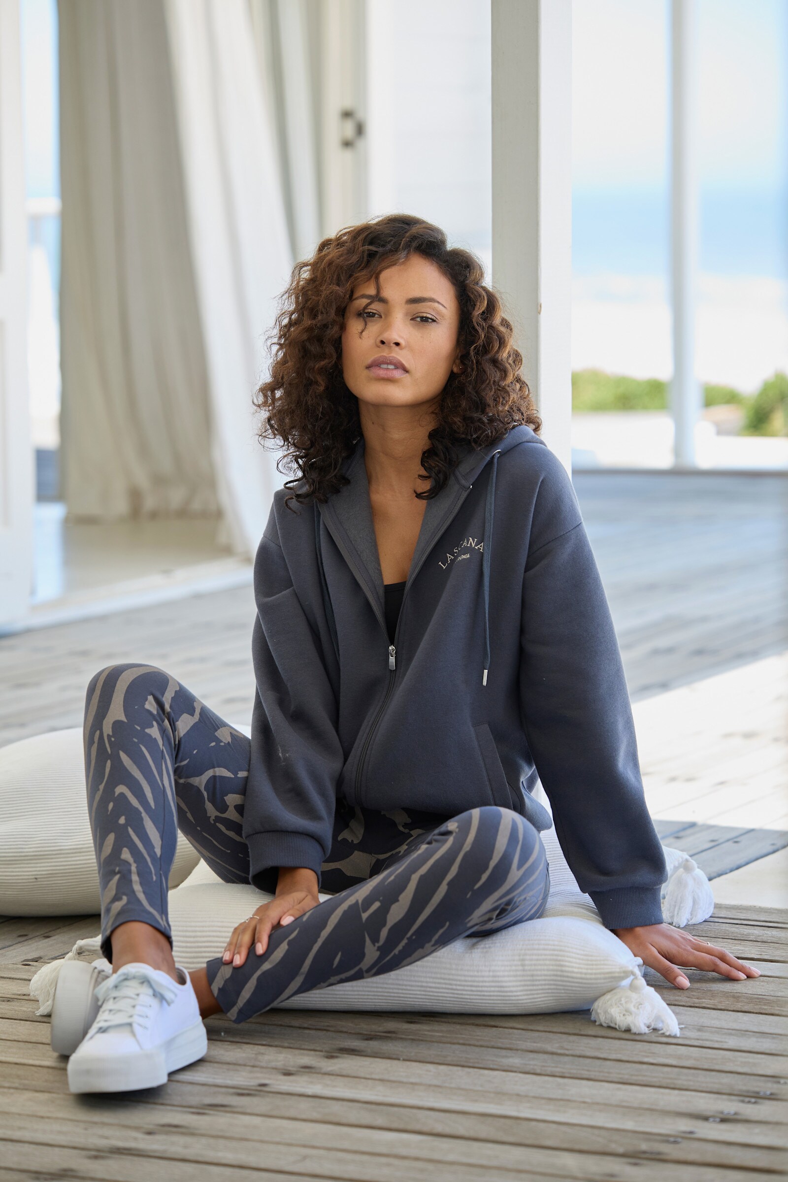 LASCANA Kapuzensweatjacke - anthrazit