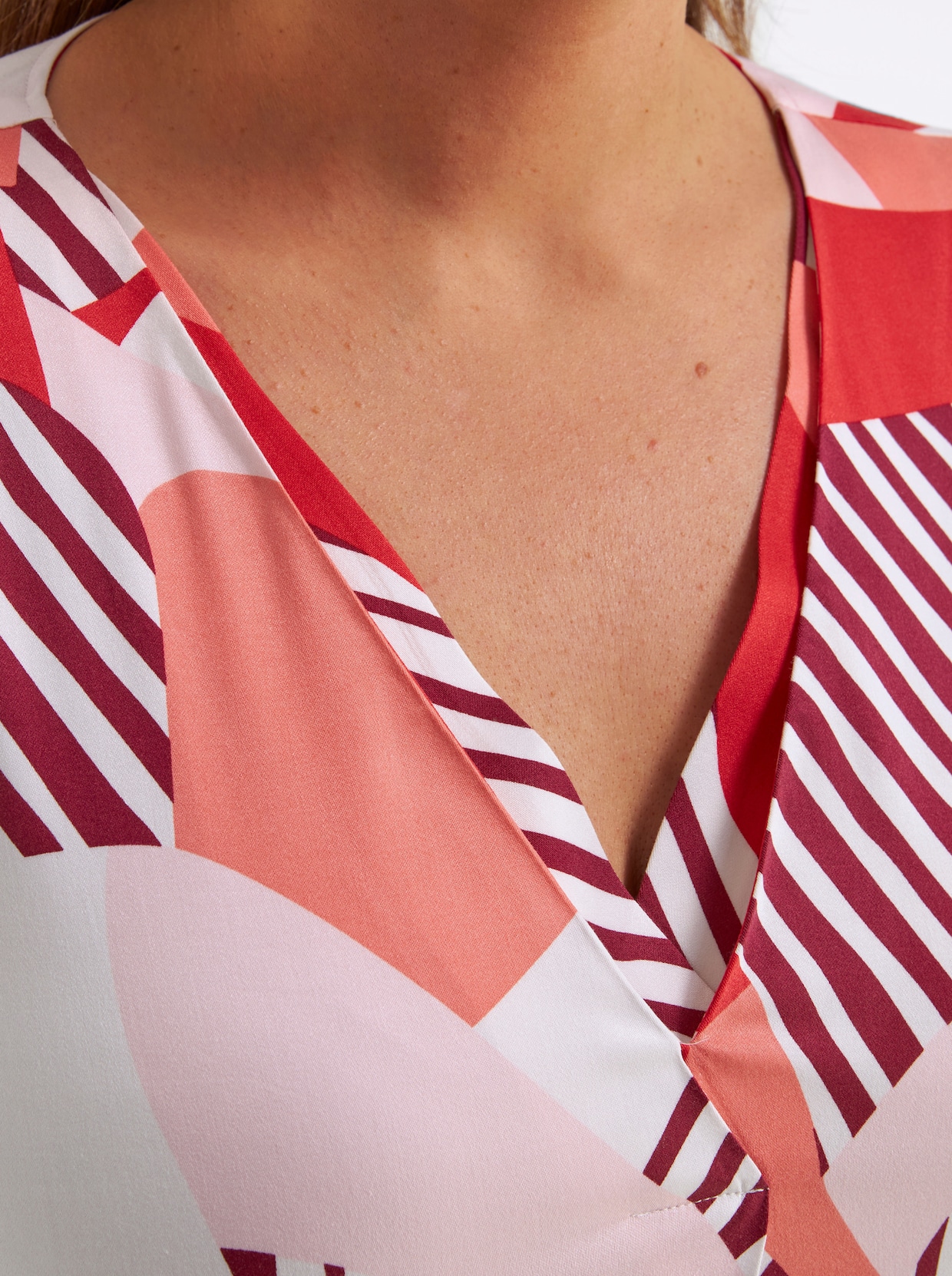 sheego Tunika mit grafischem Alloverprint - erdbeere-koralle-bedruckt