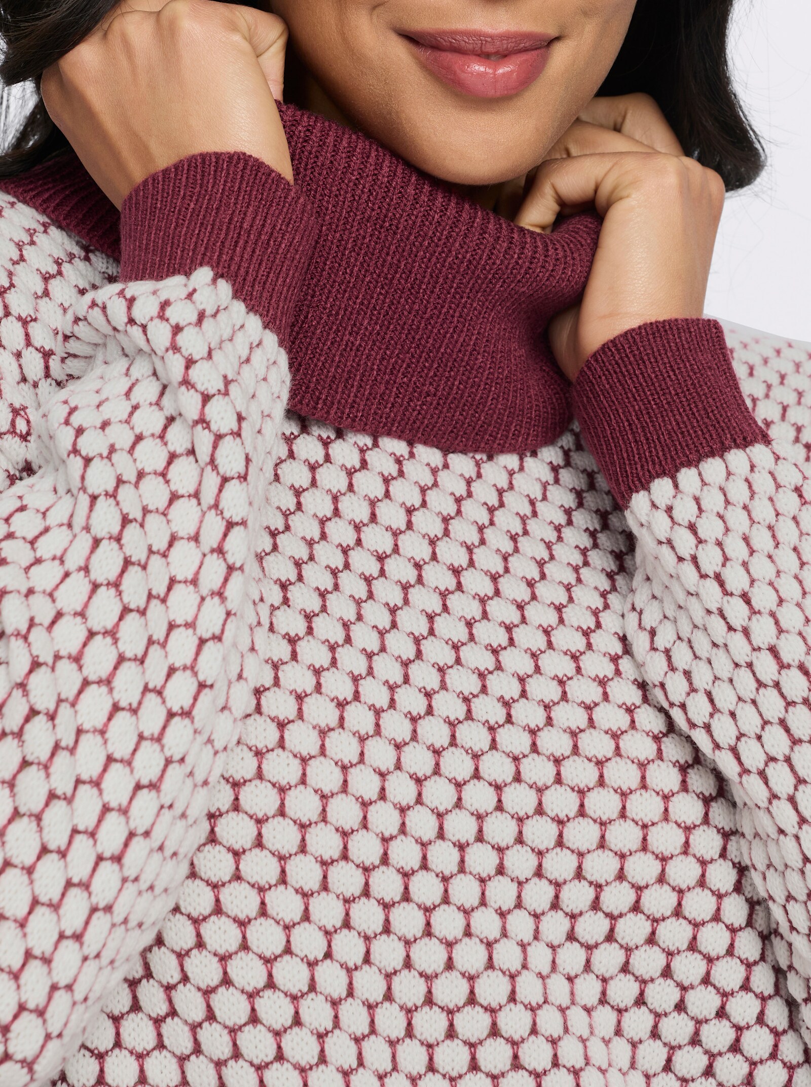 Rollkragenpullover mit Strukturmuster - bordeaux-ecru-gemustert
