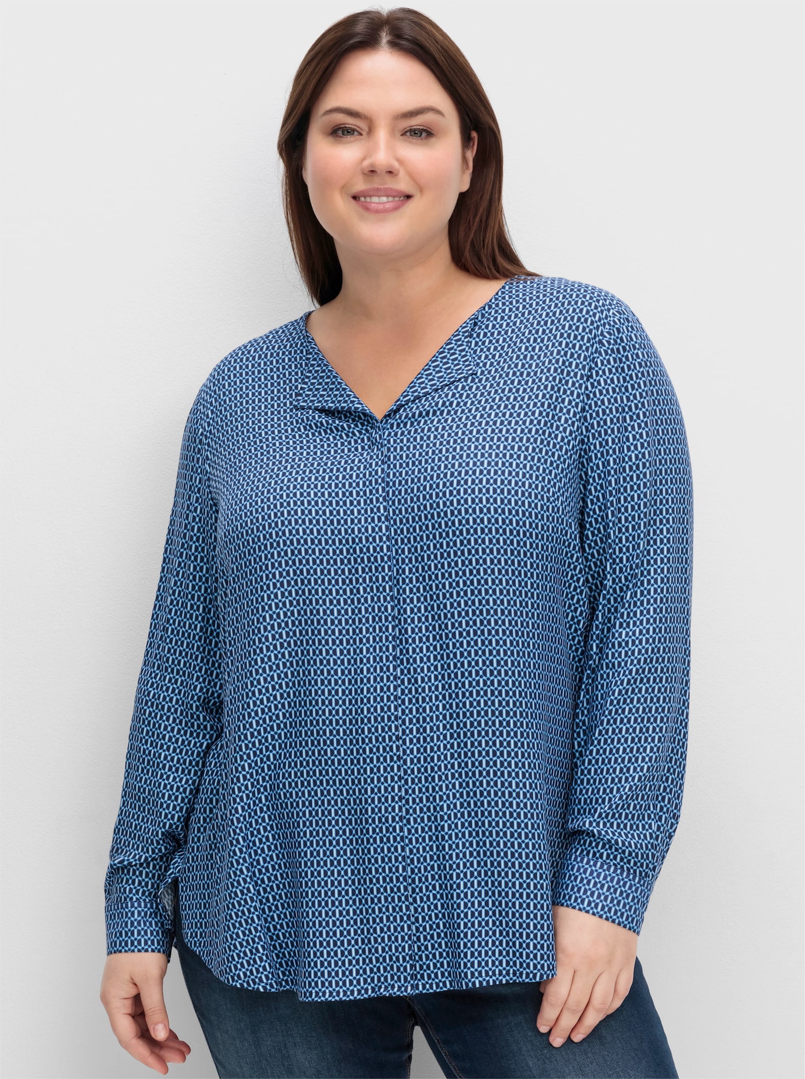 sheego Blouse met print en met plooi achter - diepblauw gedessineerd