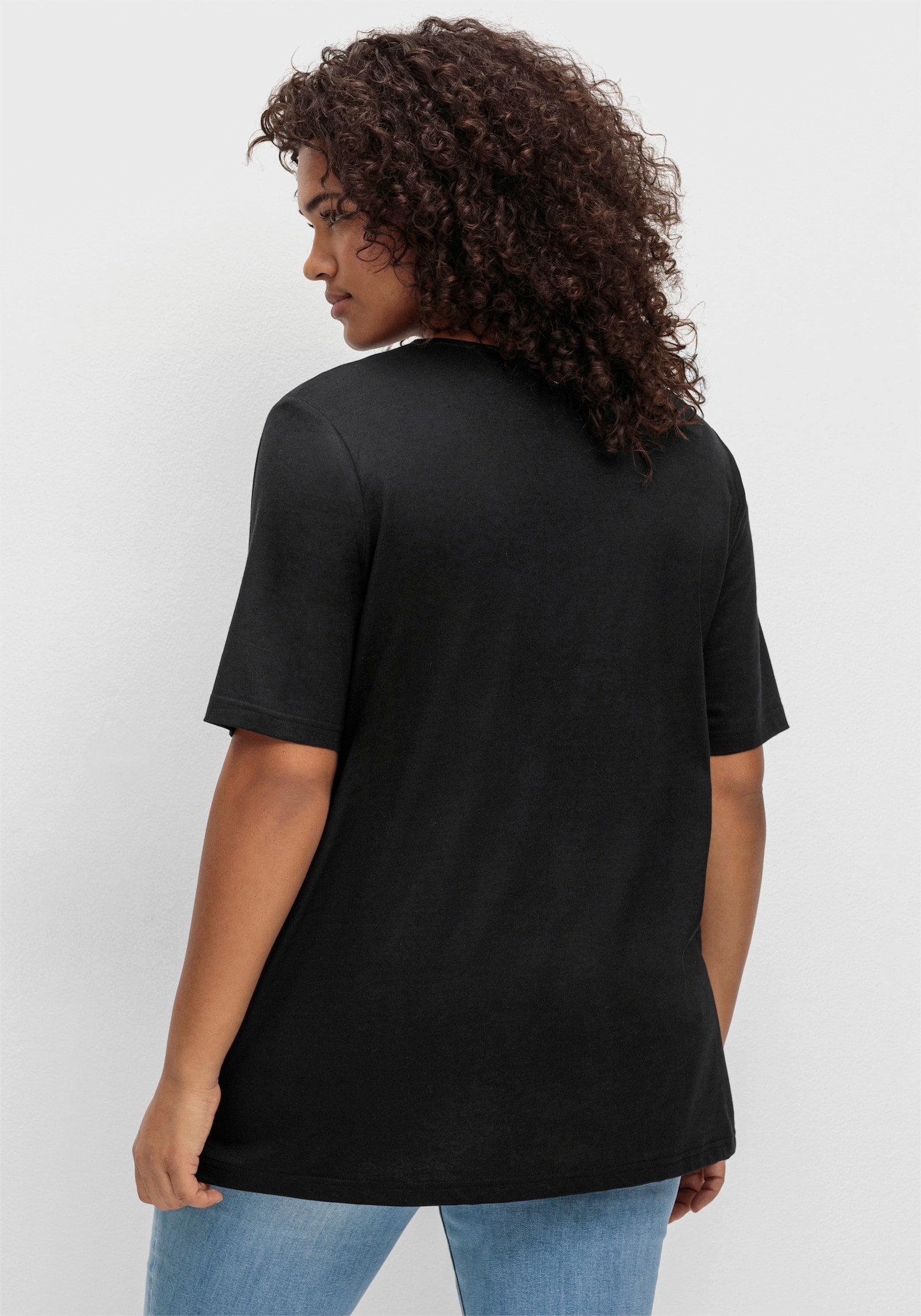 sheego T-shirt met dubbellaags voorpand - zwart