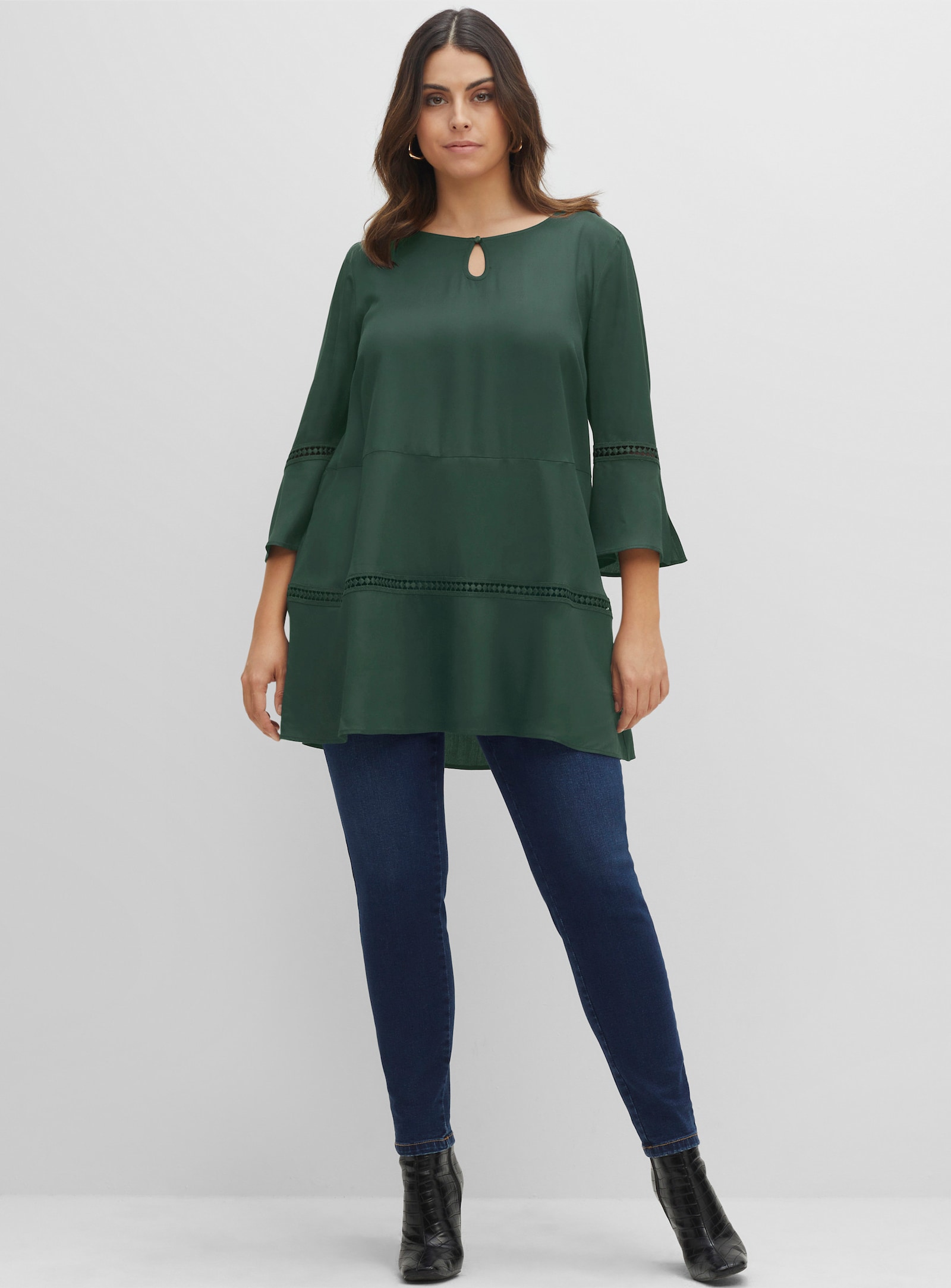 sheego Tunika mit Lochmusterdetails, in A-Linie - moos