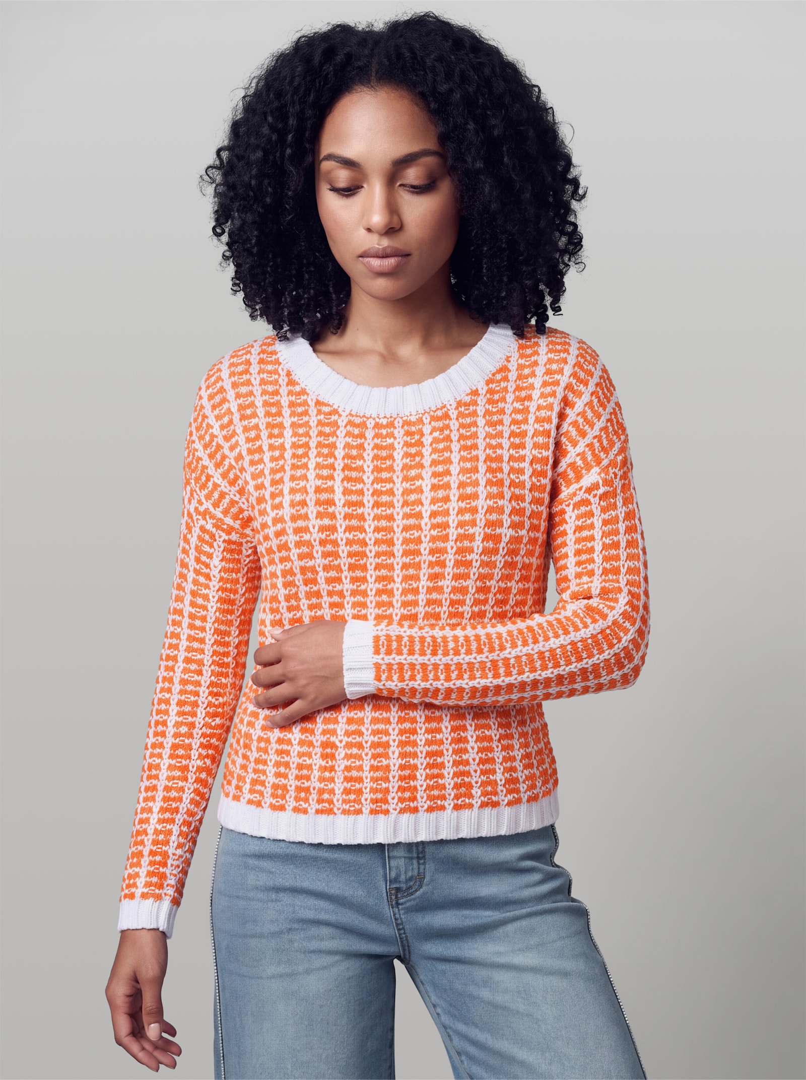 heine Langarm-Pullover aus Bändchengarn - weiß-orange-gemustert
