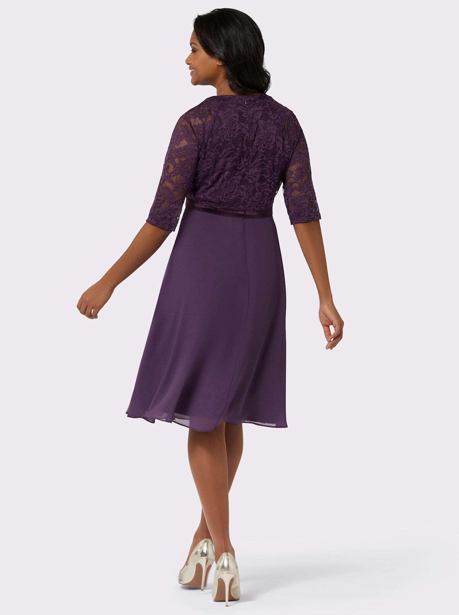 Spitzenkleid mit weitem Rockteil - traube