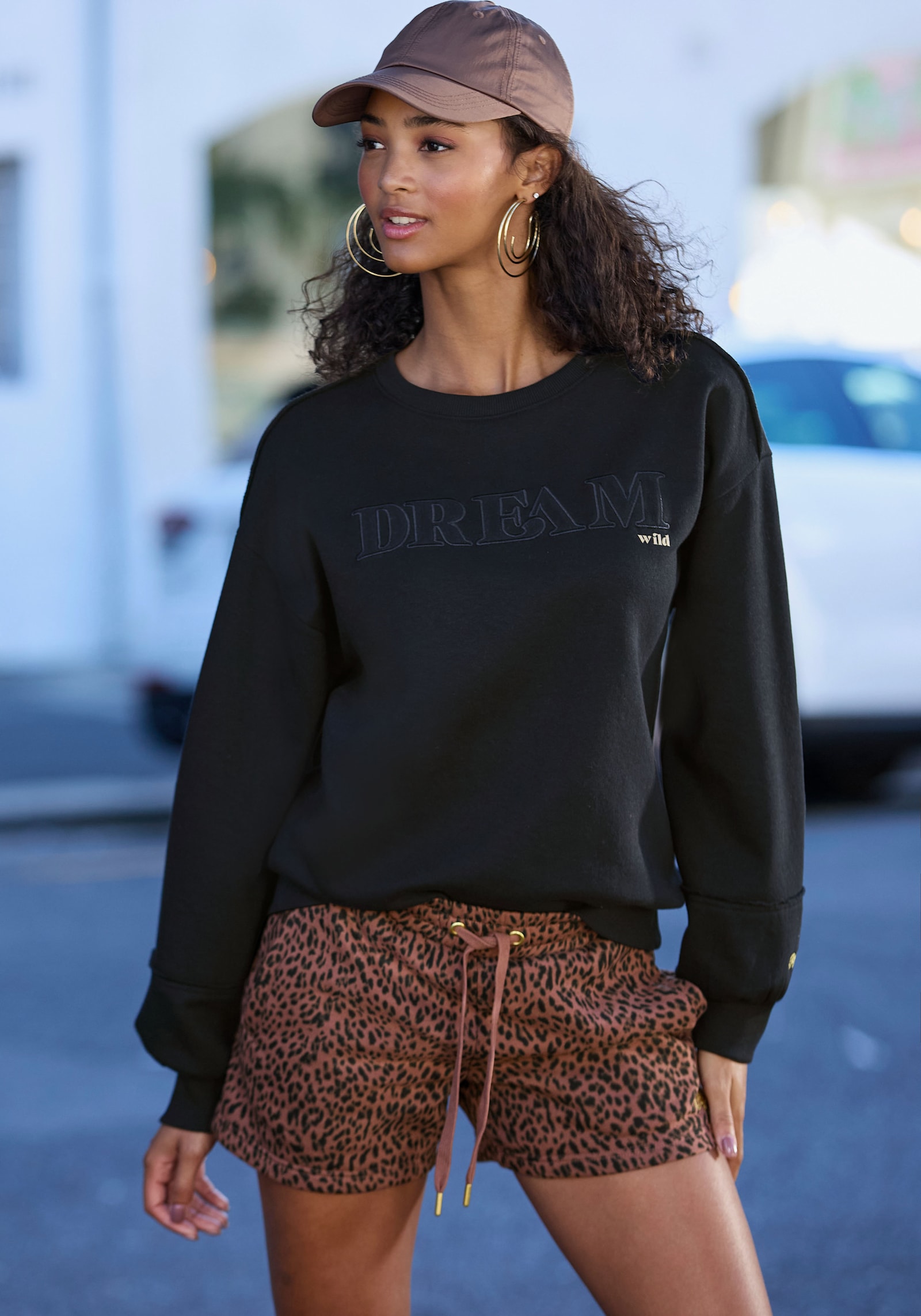 Buffalo Sweatshorts - braun leo