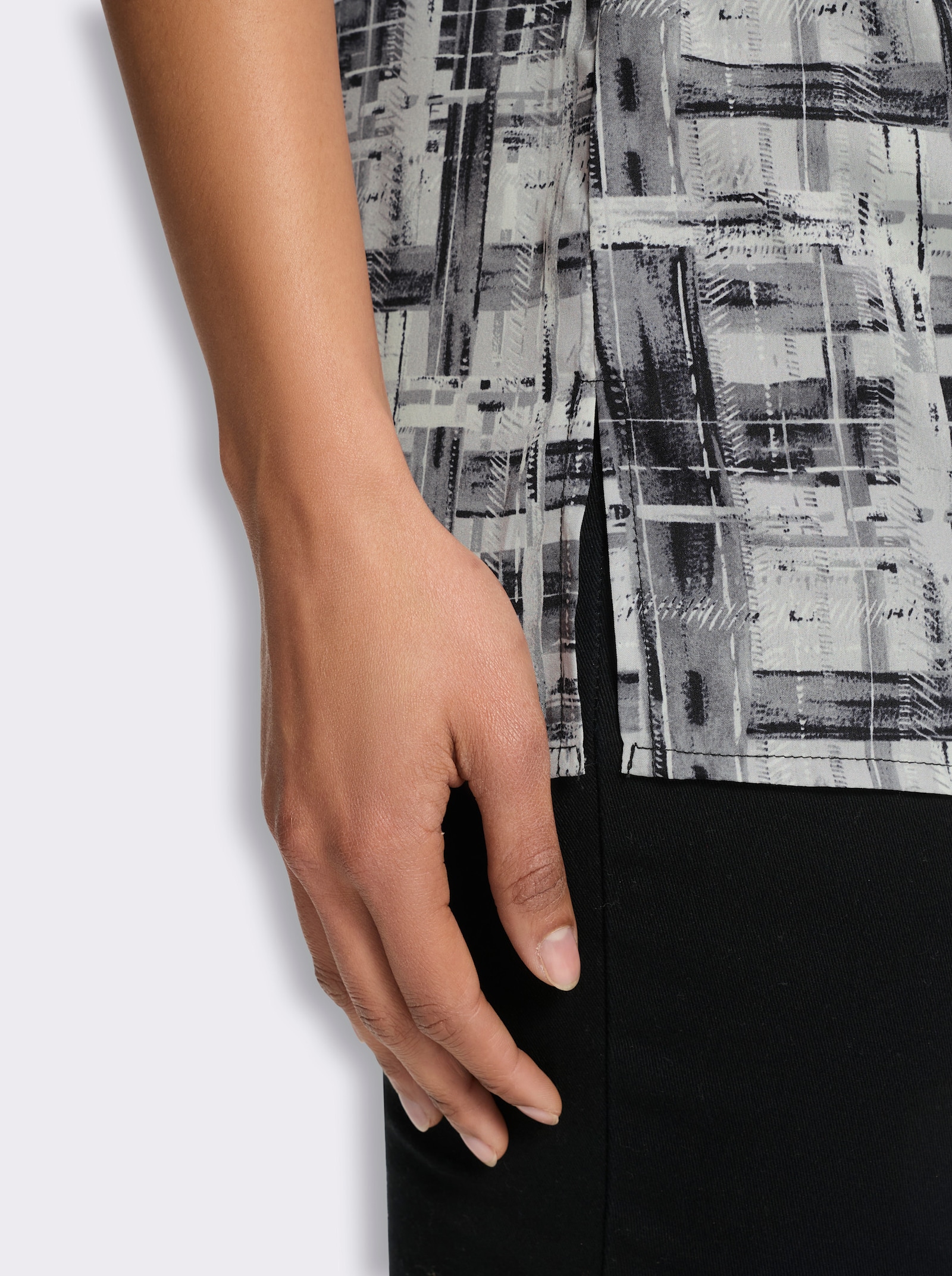 Longbluse in leichter A-Linie - ecru-schwarz-bedruckt