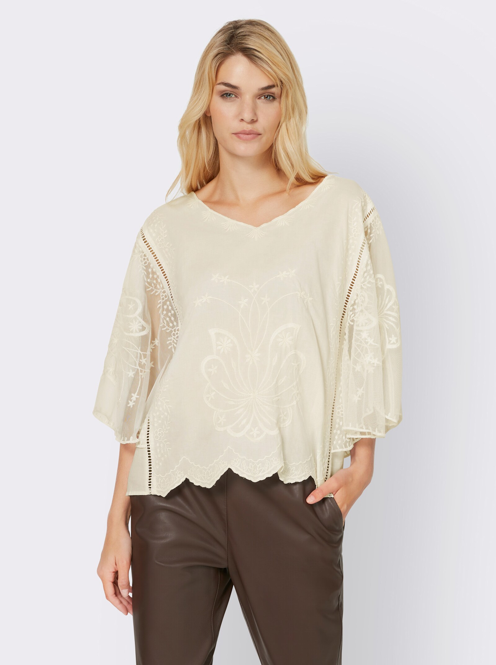 heine Spitzenbluse mit Häkelbordüre und Stickerei - champagner