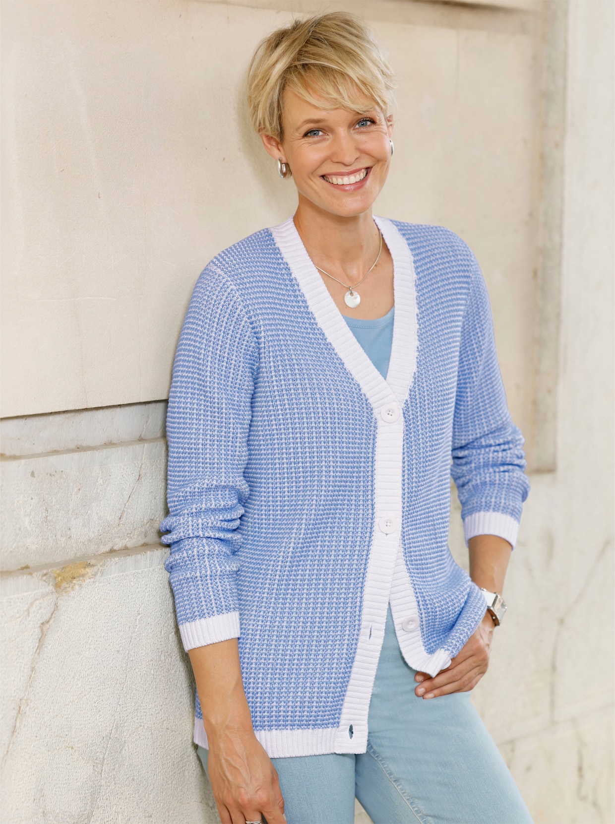 Strickjacke - himmelblau-ecru-gemustert