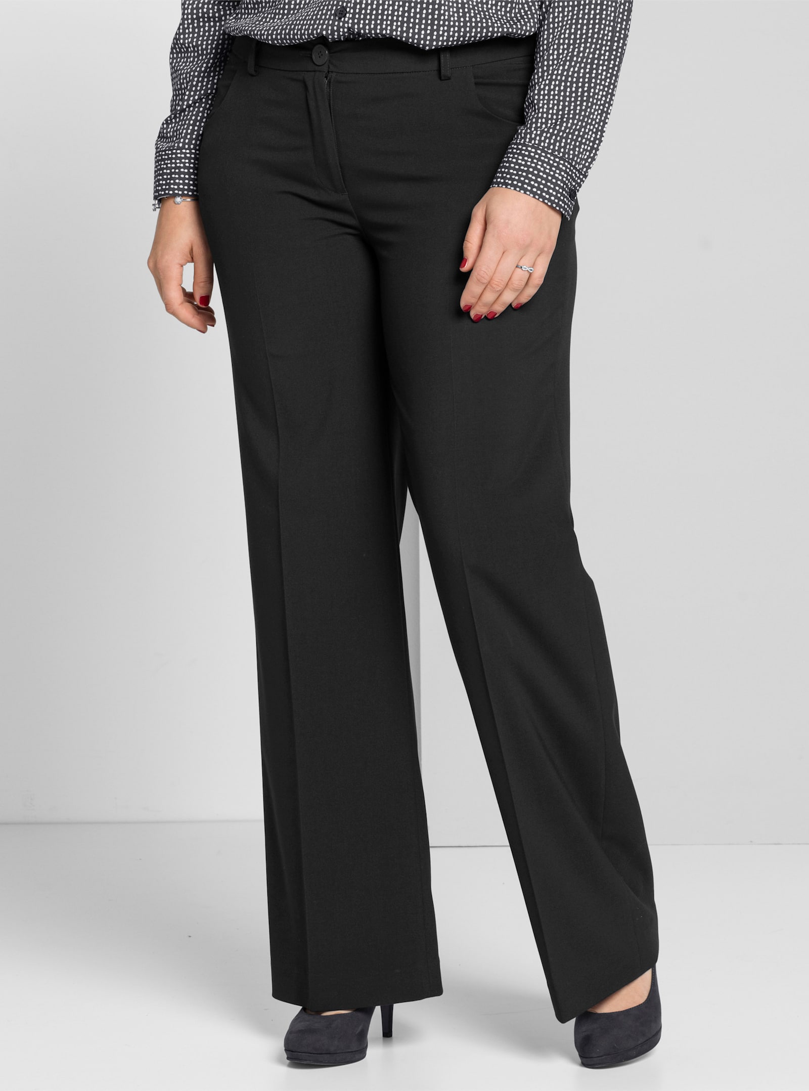 sheego Stretch-Hose in weiter Form, mit Bügelfalte - schwarz