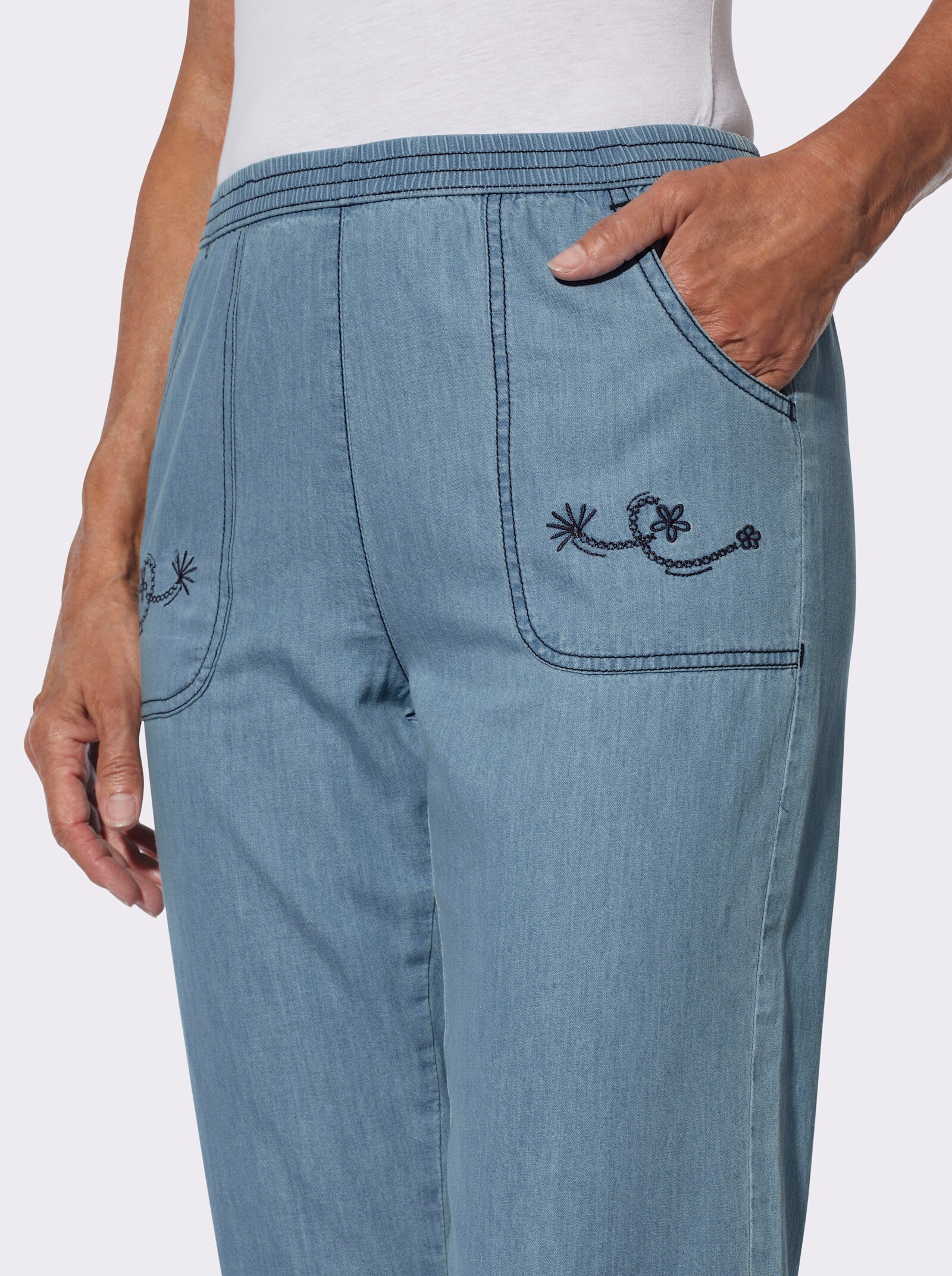 Caprijeans mit Stickerei - blue-bleached