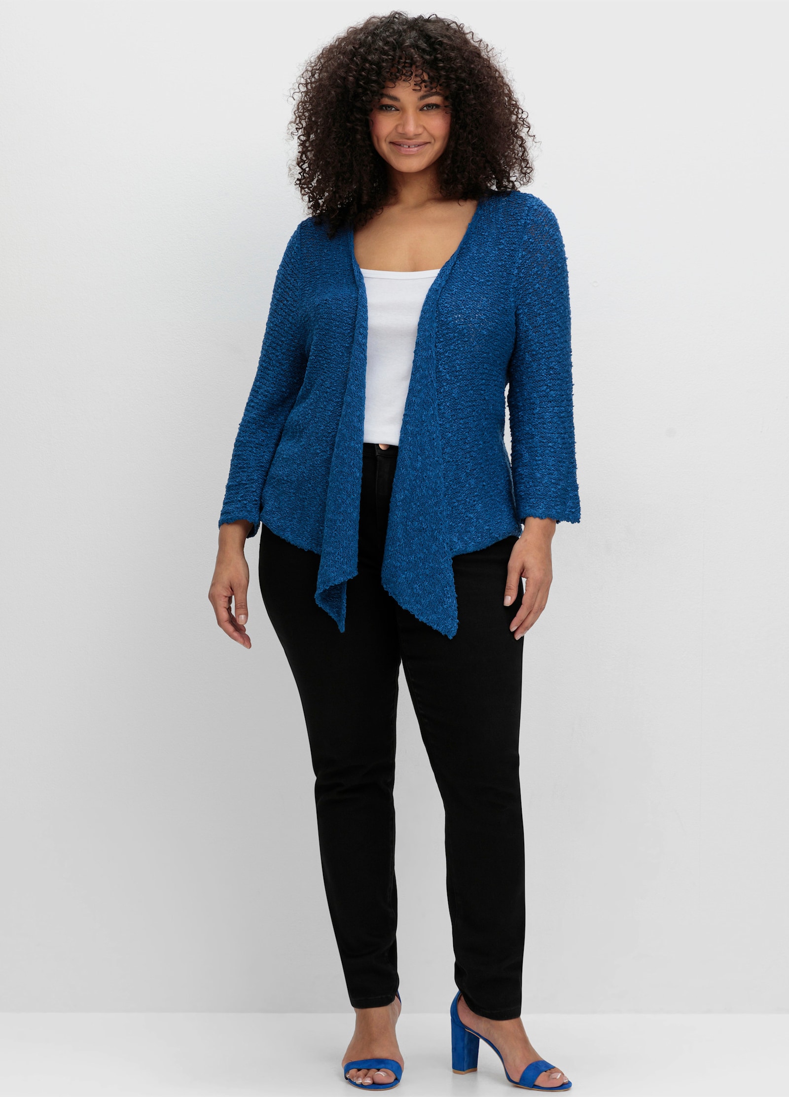 sheego by Joe Browns Strickjacke im Häkel-Look, mit Zipfelsaum - blaubeere