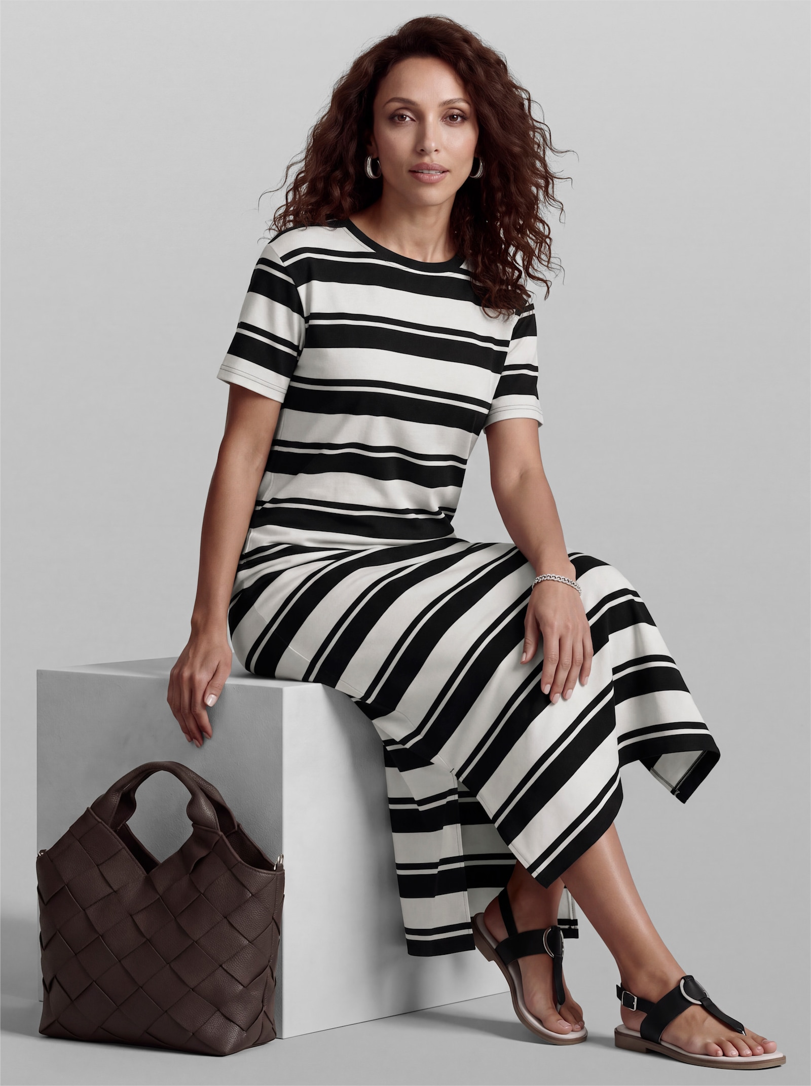 heine Jerseykleid mit Schlitz - schwarz-ecru-gestreift