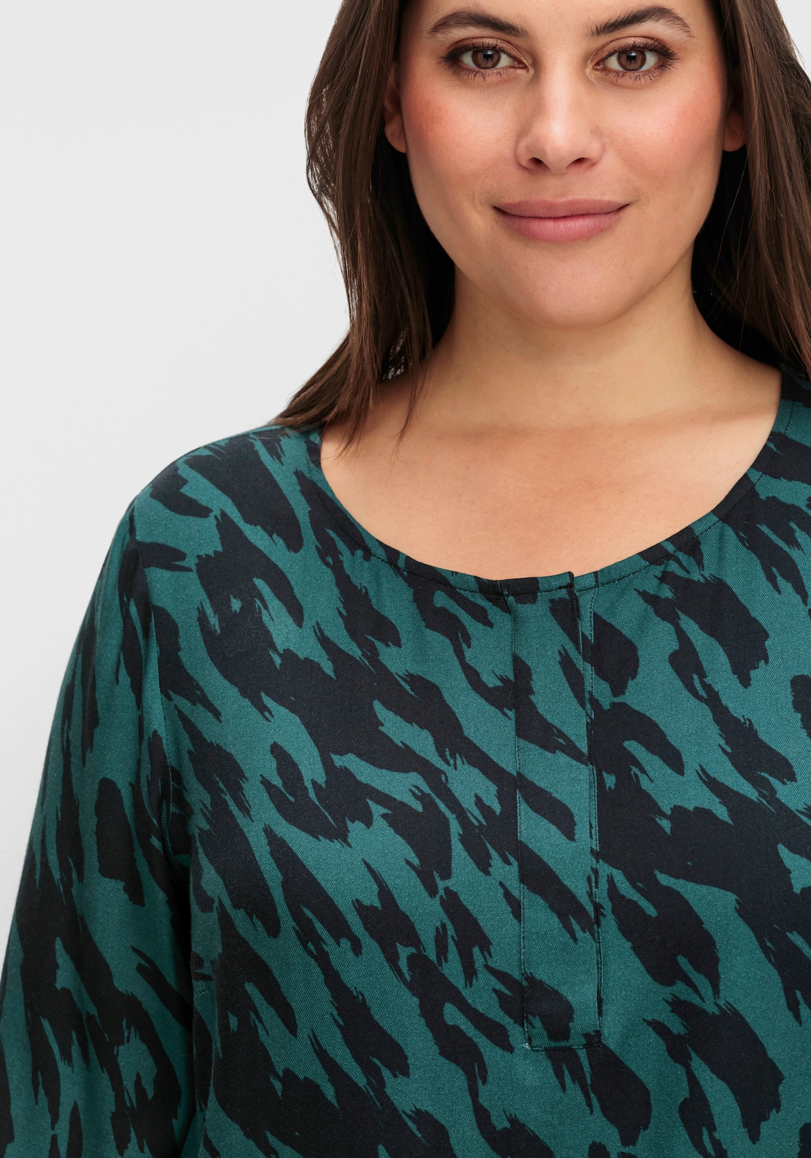 sheego Tunika mit abstraktem Alloverprint - schwarz-gemustert