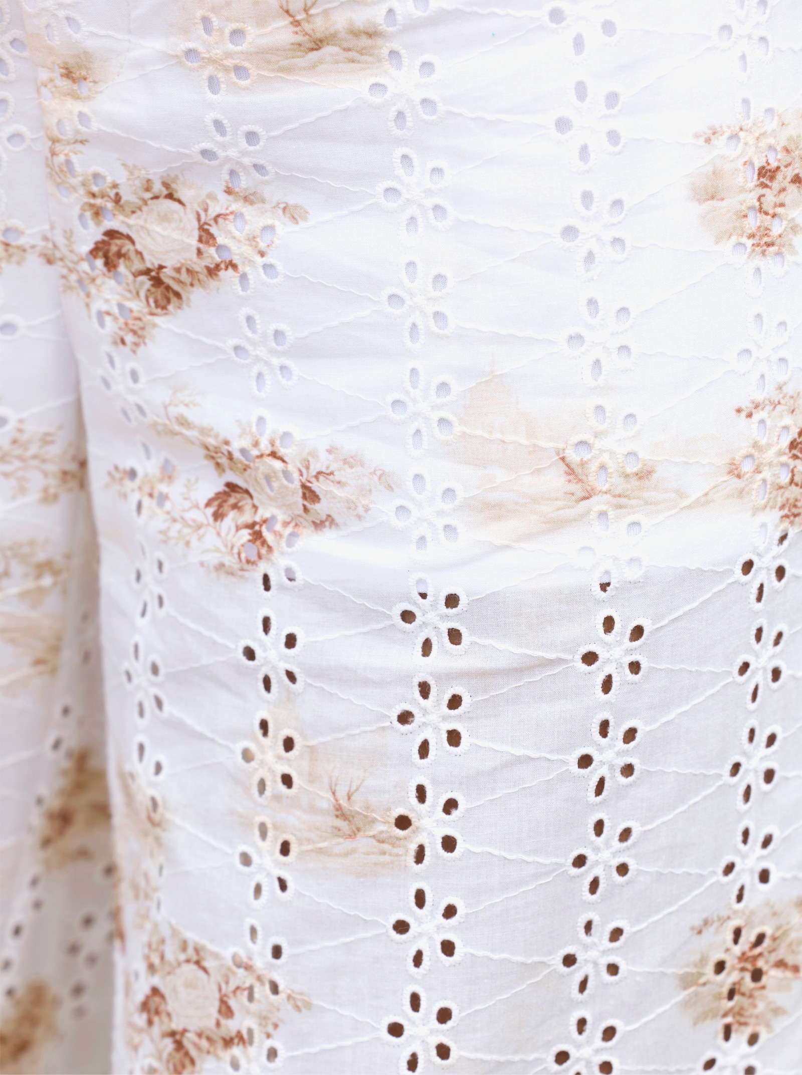 heine Druckhose mit Lochstickerei - weiß-camel-bedruckt