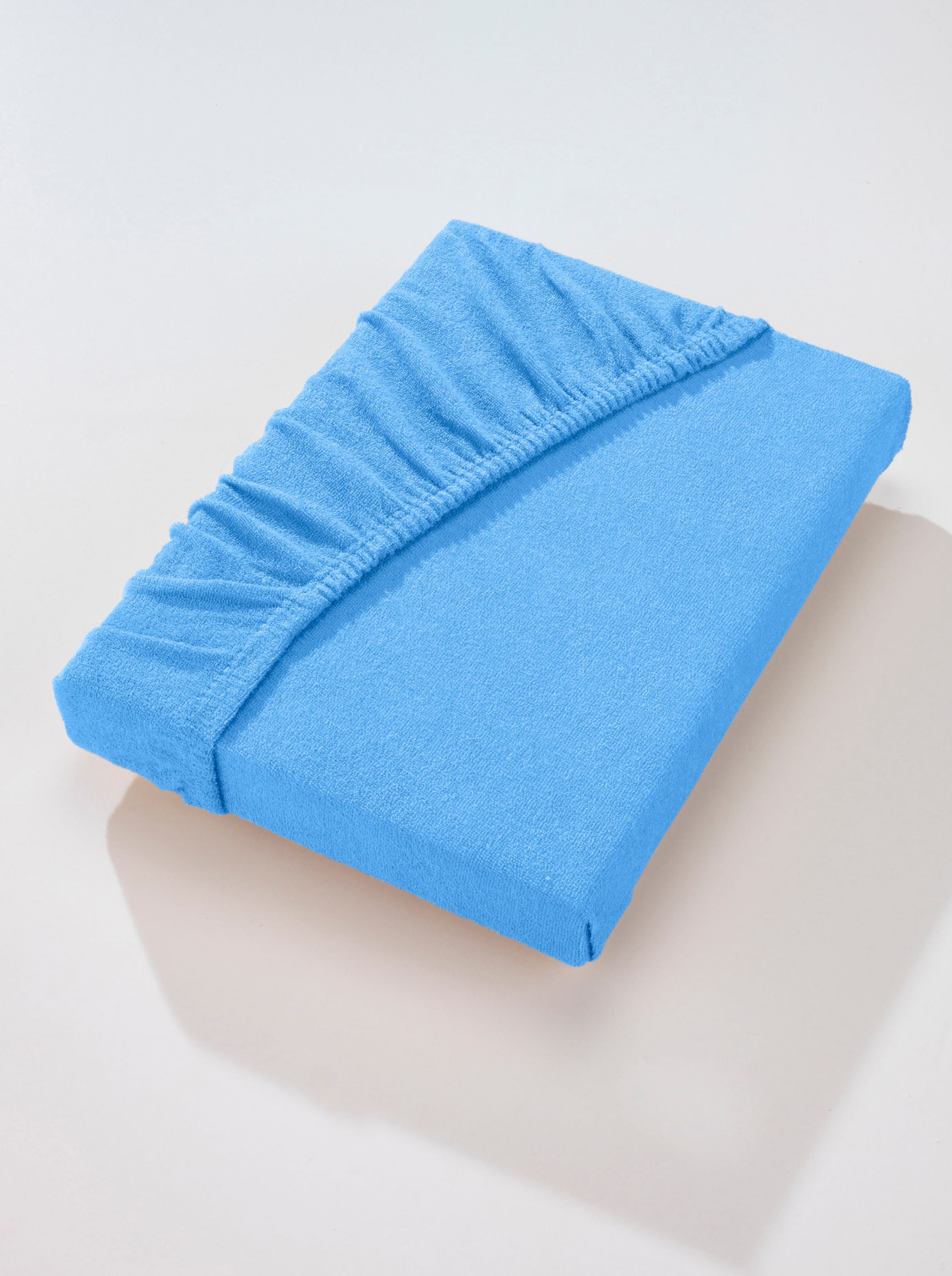EXTREM günstig Kaufen-Spannbetttuch in bleu von Biberna. Spannbetttuch in bleu von Biberna <![CDATA[Spannbetttuch in elastischer, bügelfreier und extrem strapazierfähiger Frottee-Stretch-Qualität. Sowohl in Überlänge und Überbreite als auch in 2 französischen Maßen lie