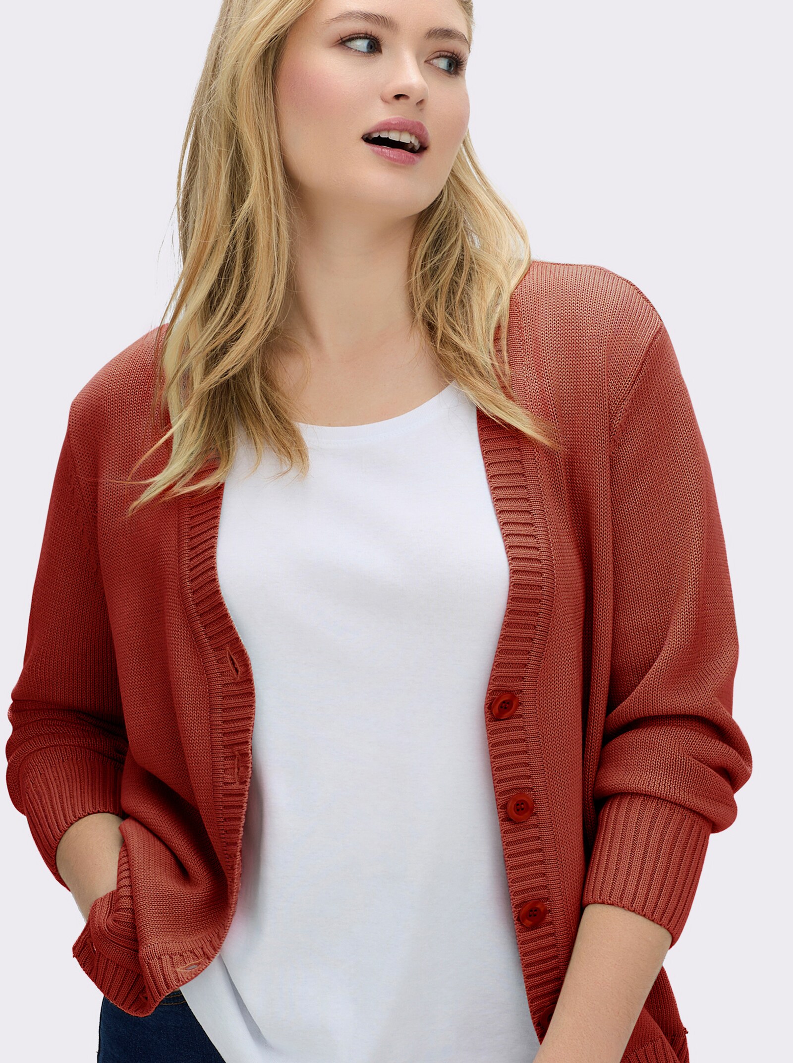 Strickjacke mit farblich abgestimmten Knöpfen - rostrot