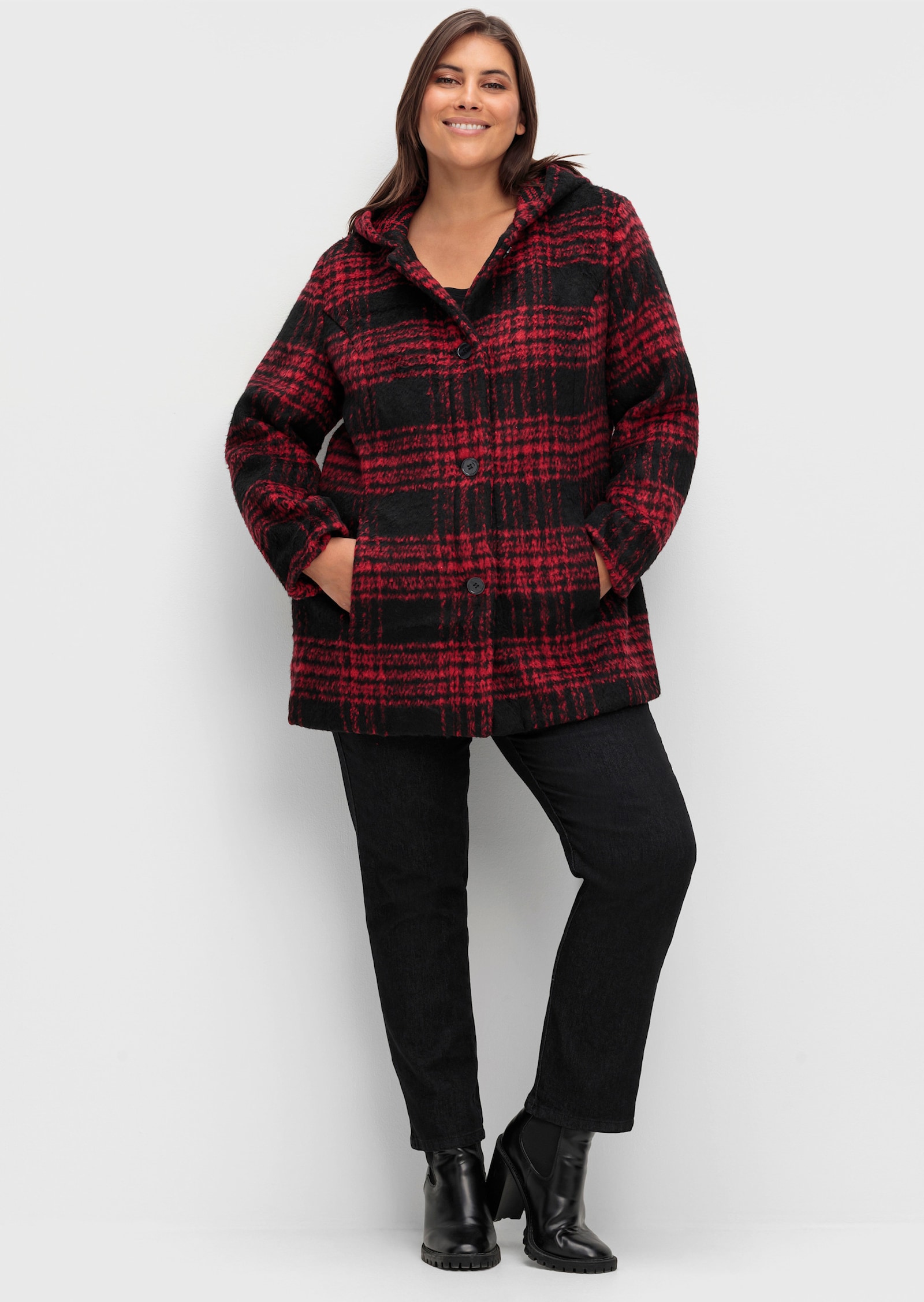 Outdoorjacke in schmeichelnder Longform - schwarz-rot-kariert