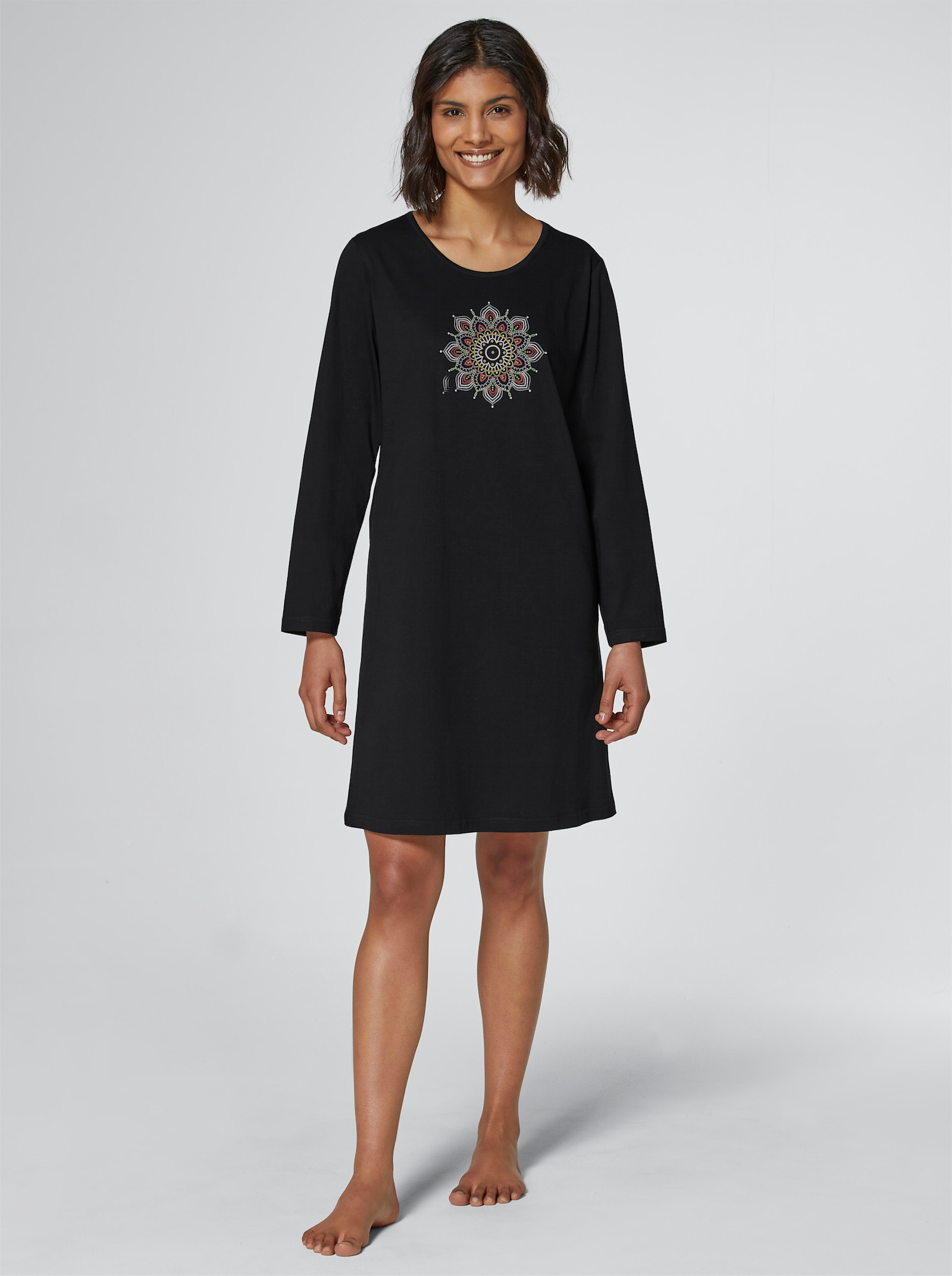 Comtessa Slaapshirt met mandalapatroon - zwart
